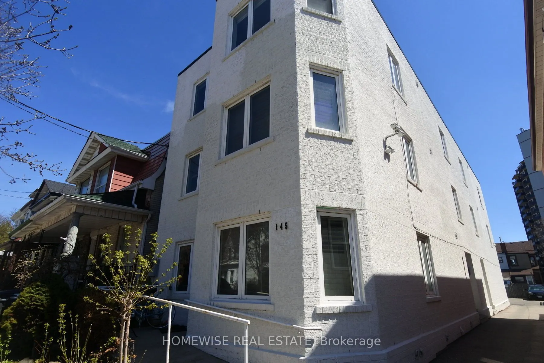 145 Lansdowne Avenue #201