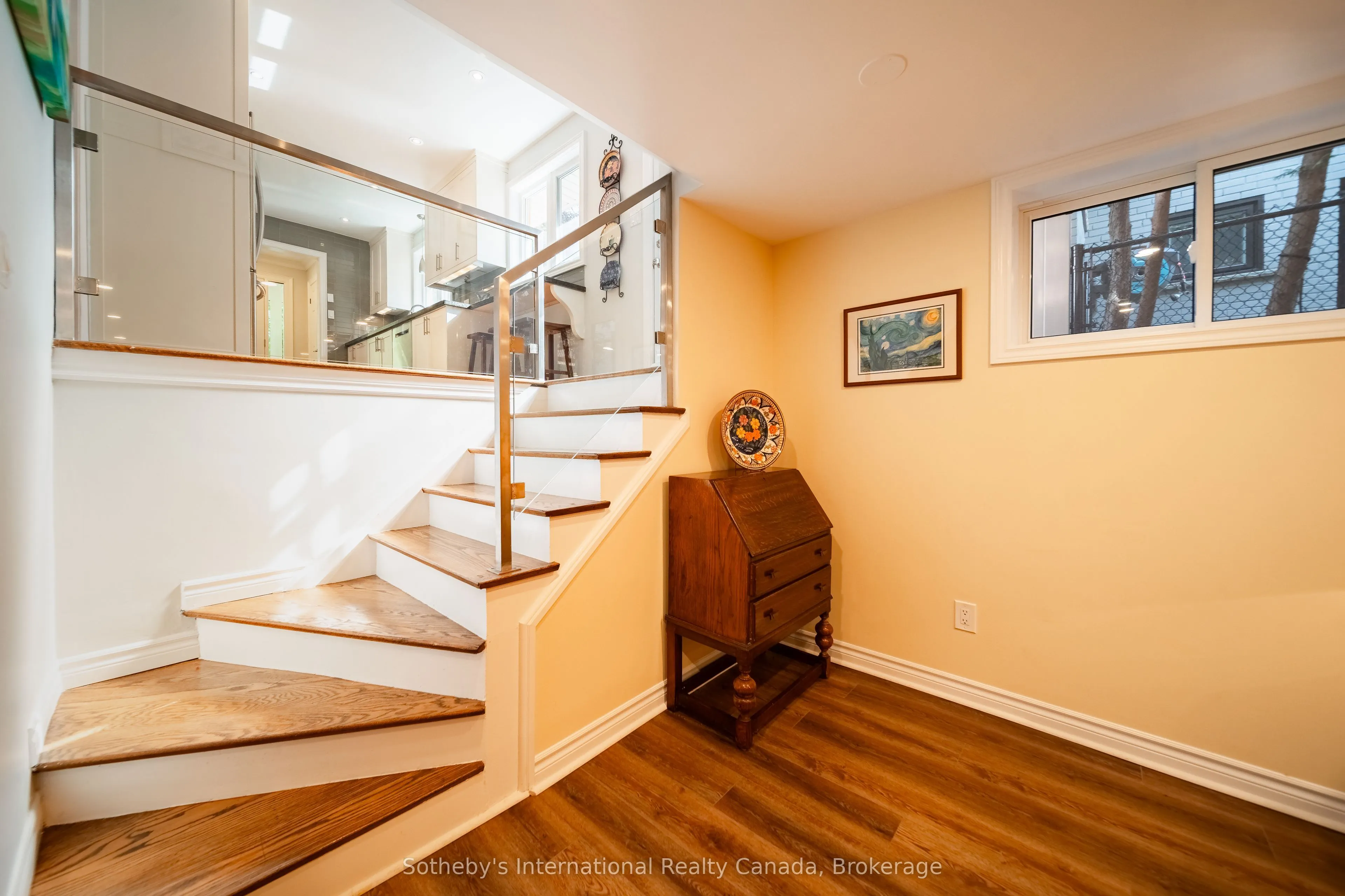 885 Fletcher Valley Crescent