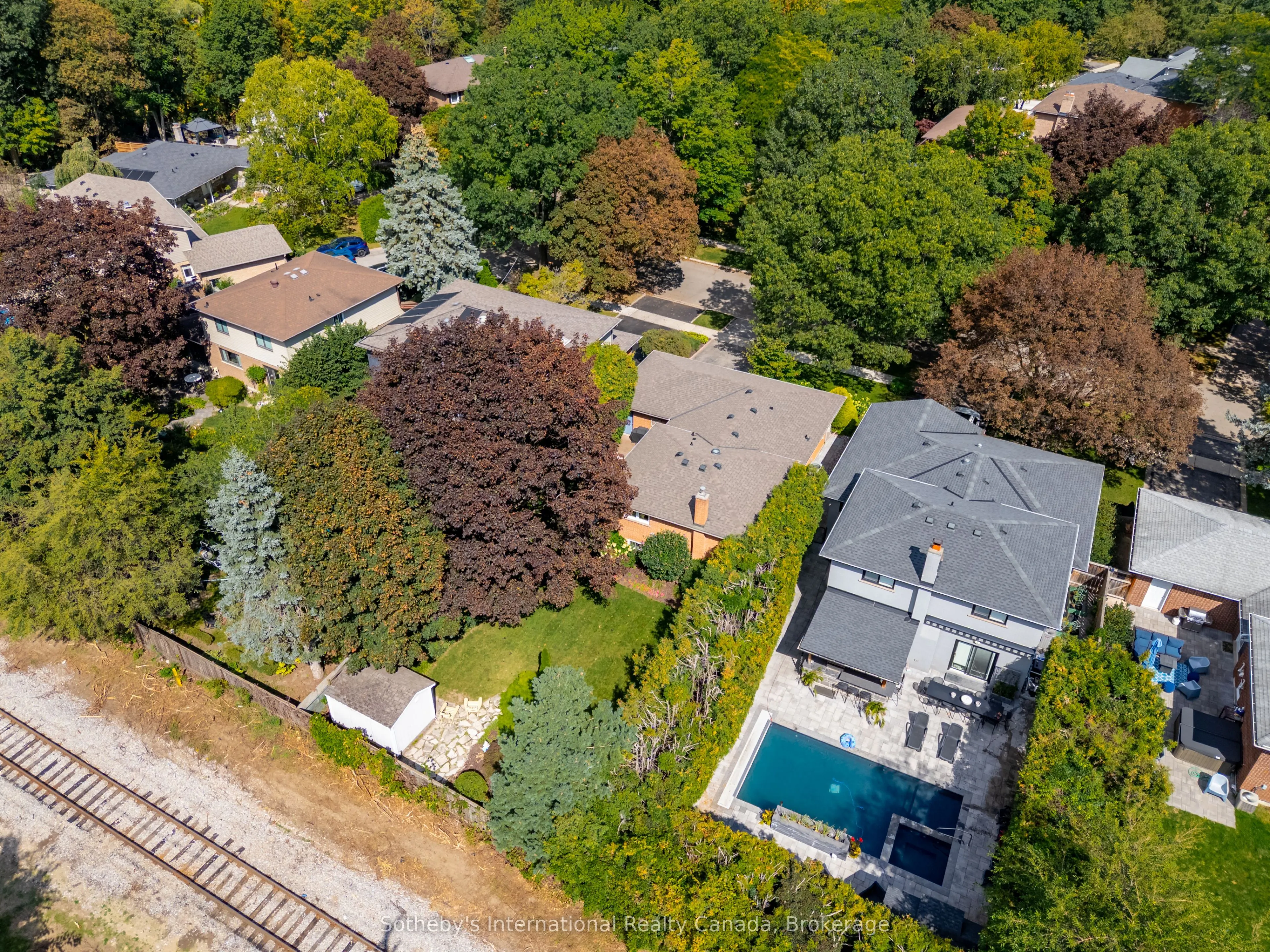 885 Fletcher Valley Crescent