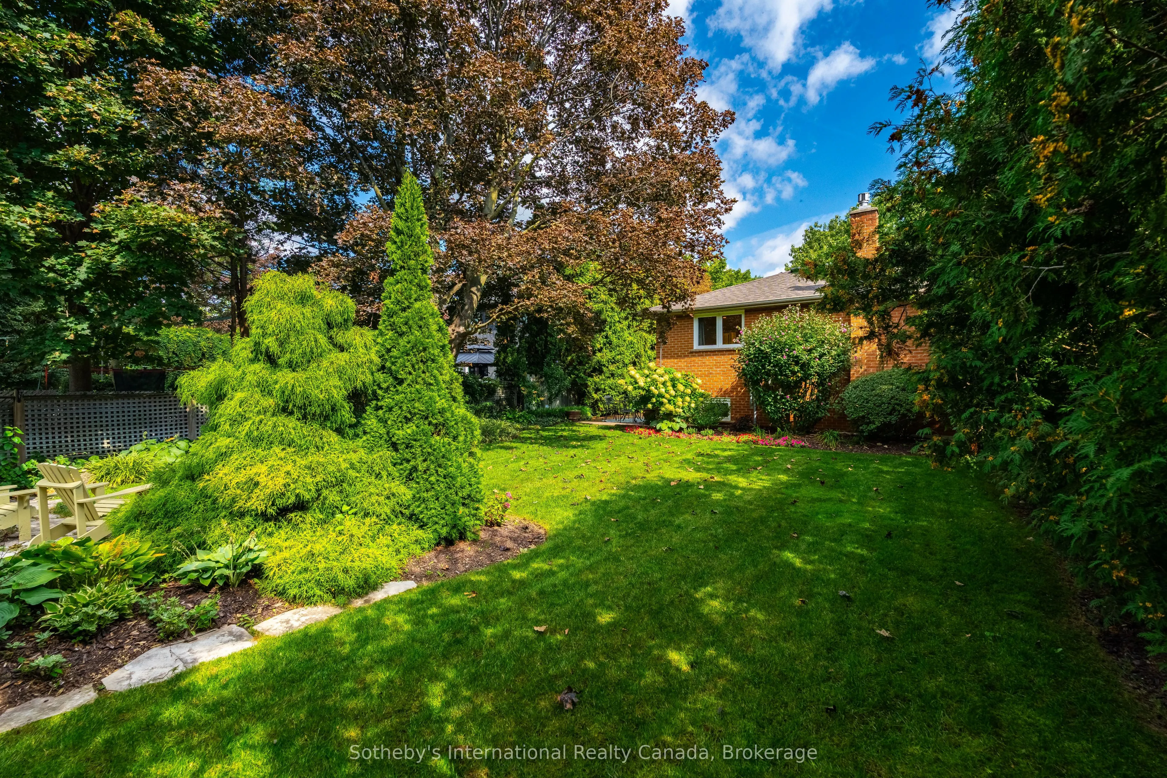 885 Fletcher Valley Crescent