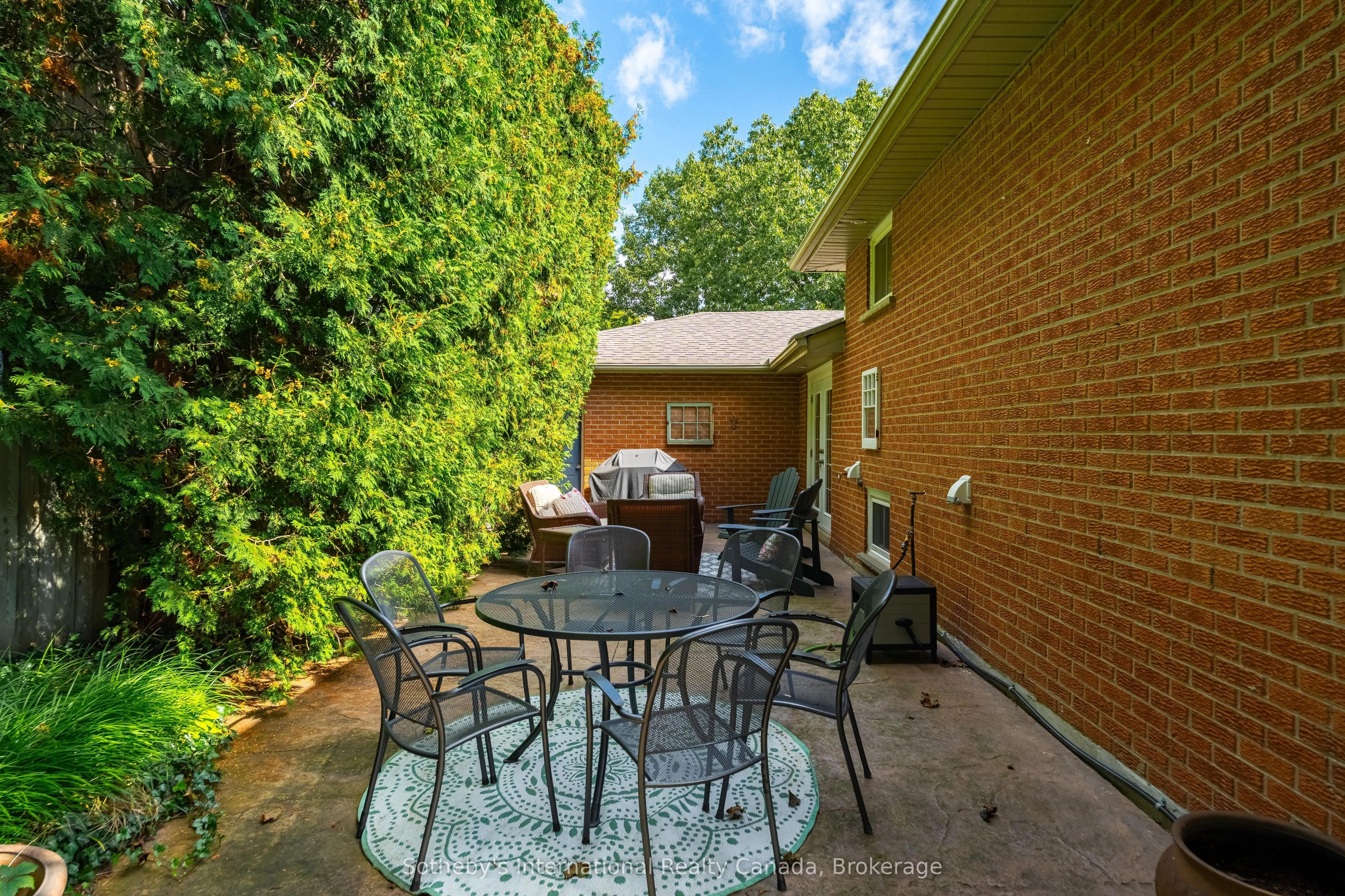885 Fletcher Valley Crescent