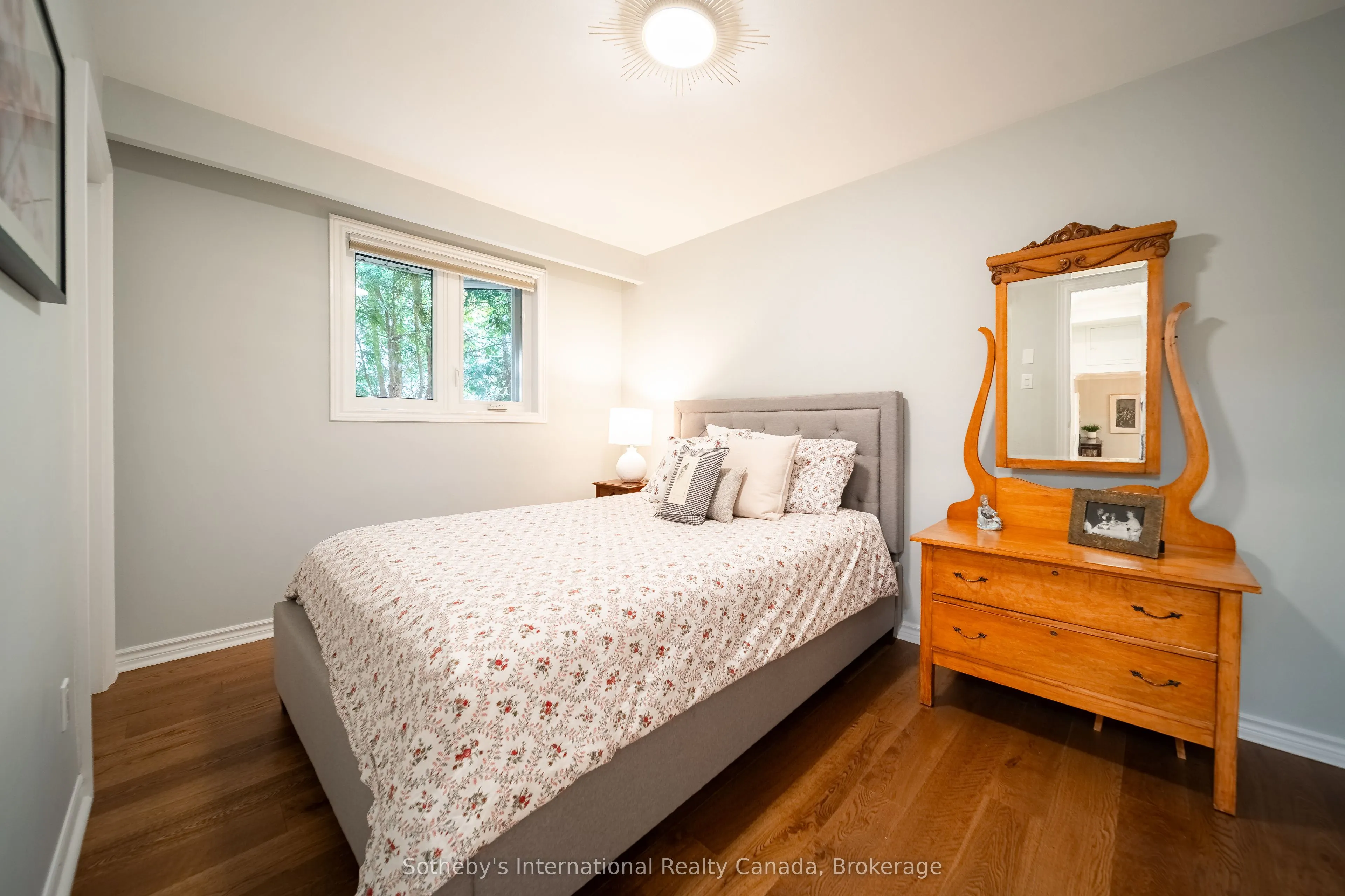 885 Fletcher Valley Crescent