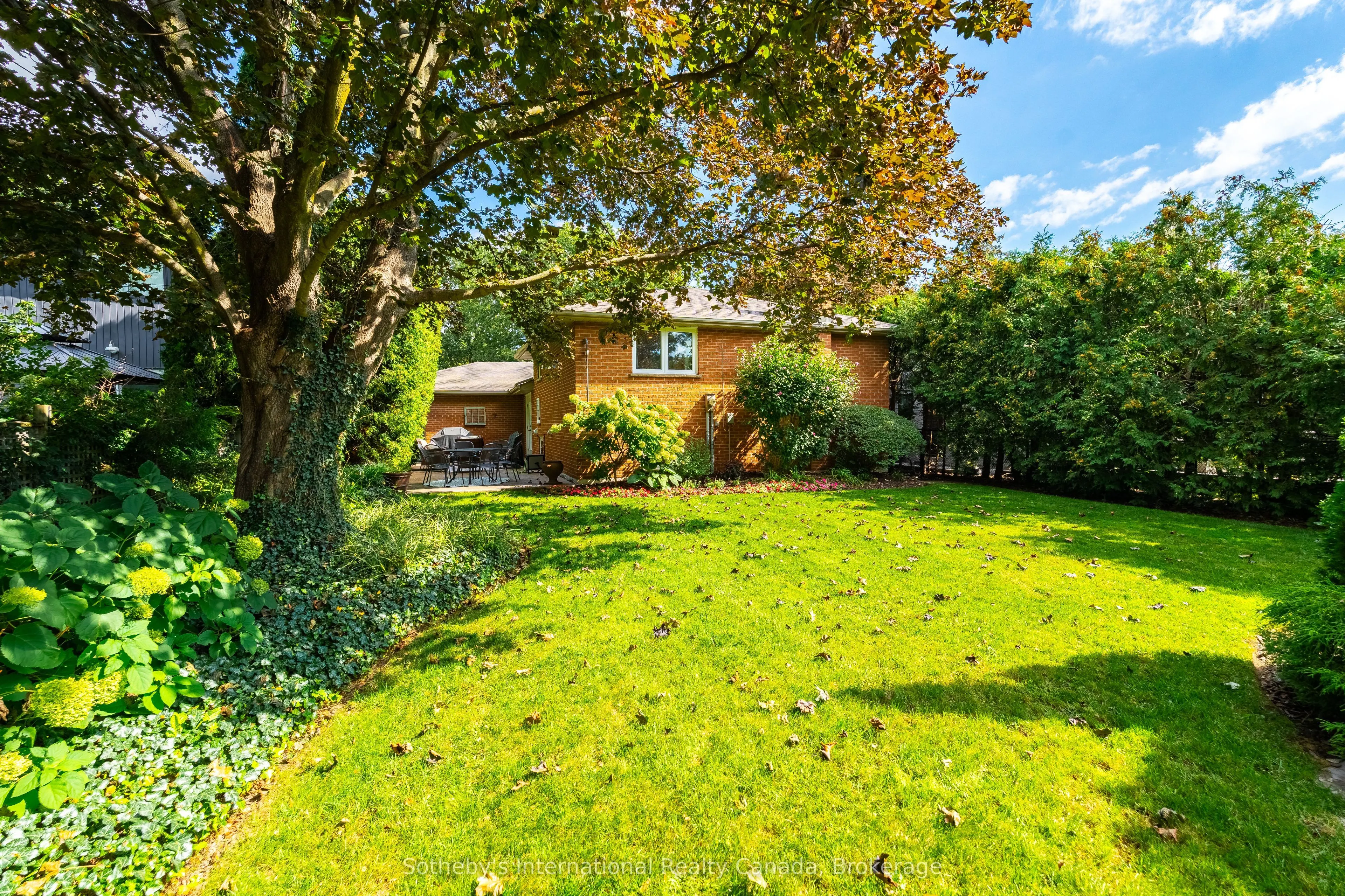 885 Fletcher Valley Crescent