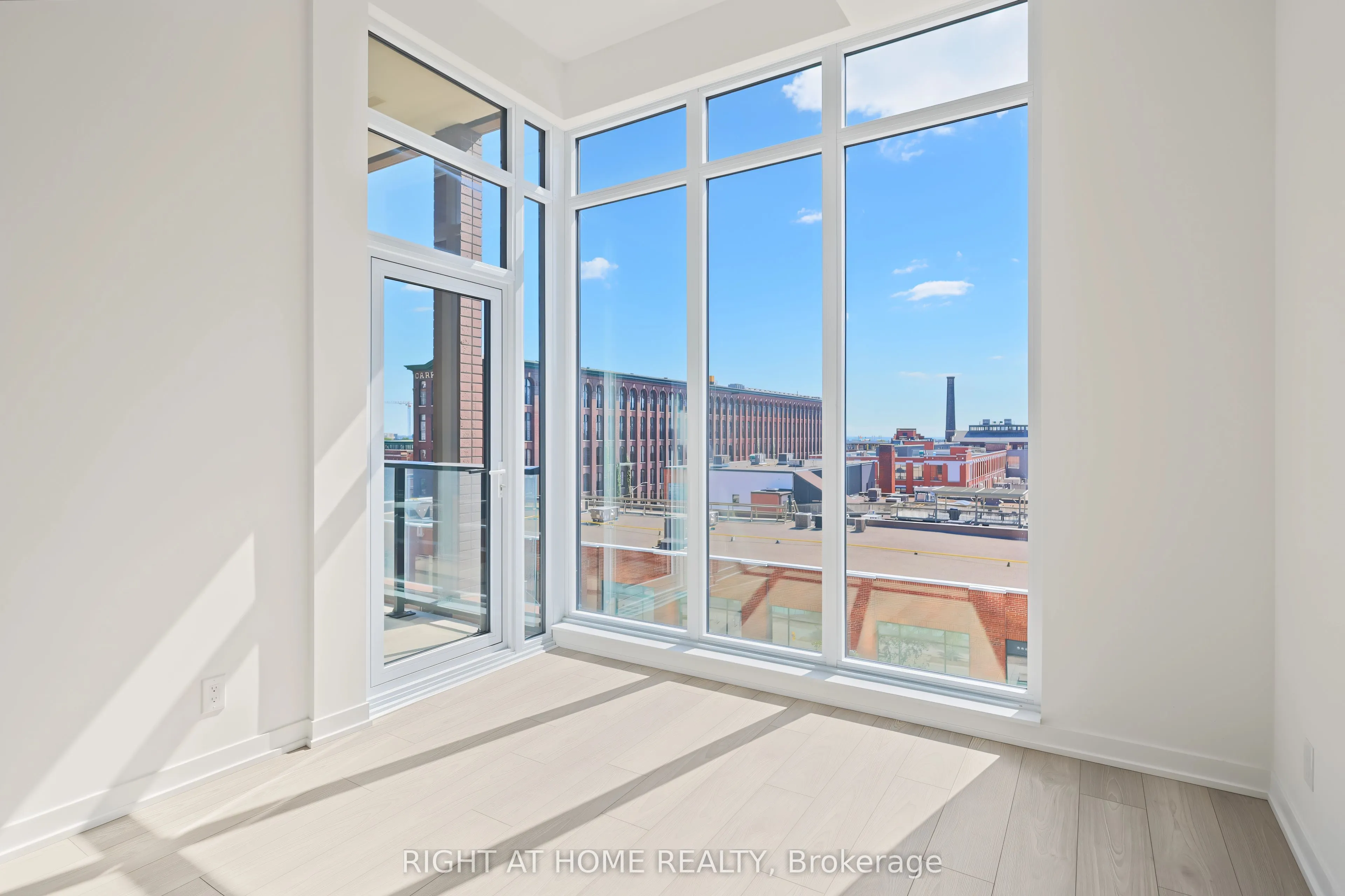 285 Dufferin Street #421