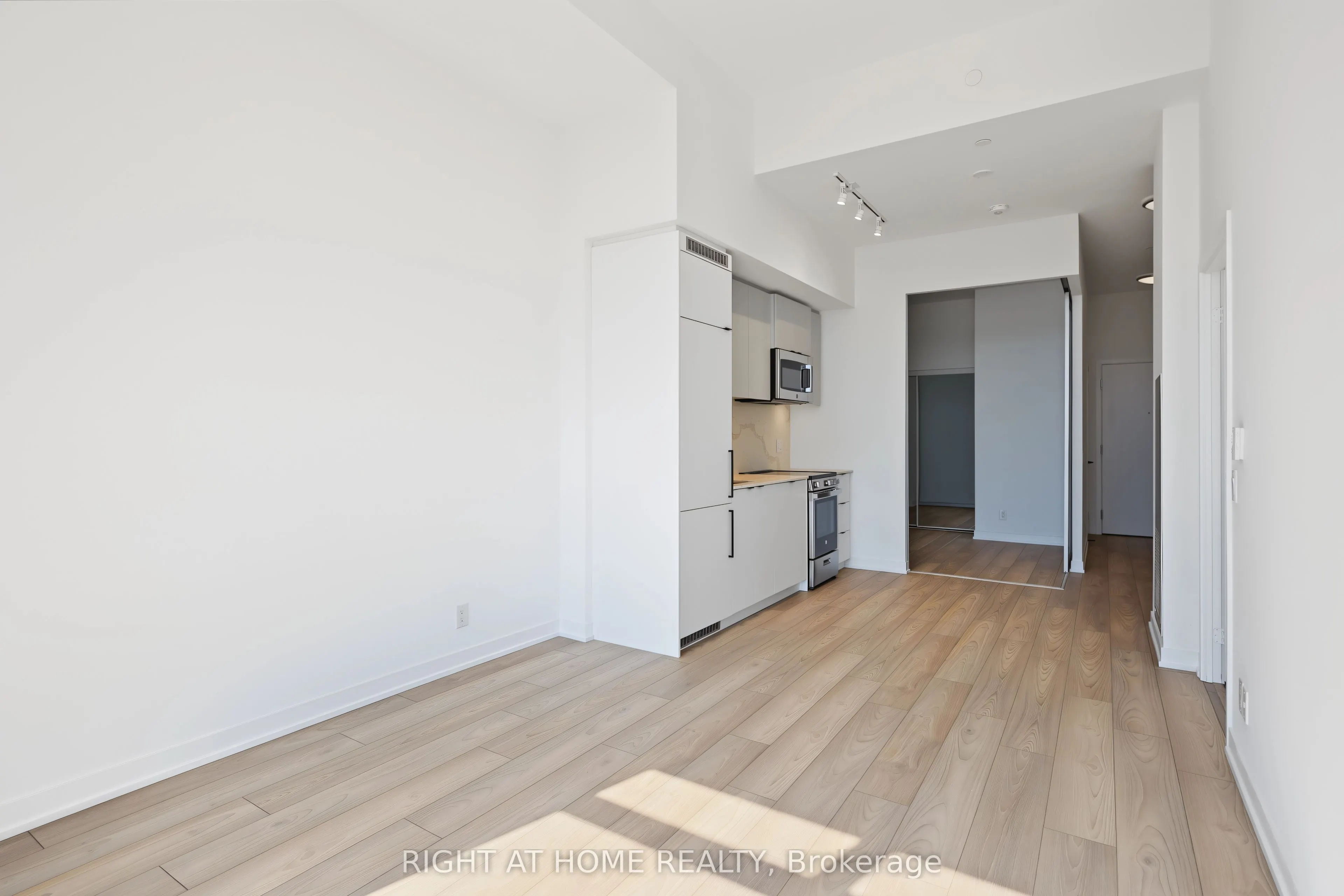 285 Dufferin Street #421