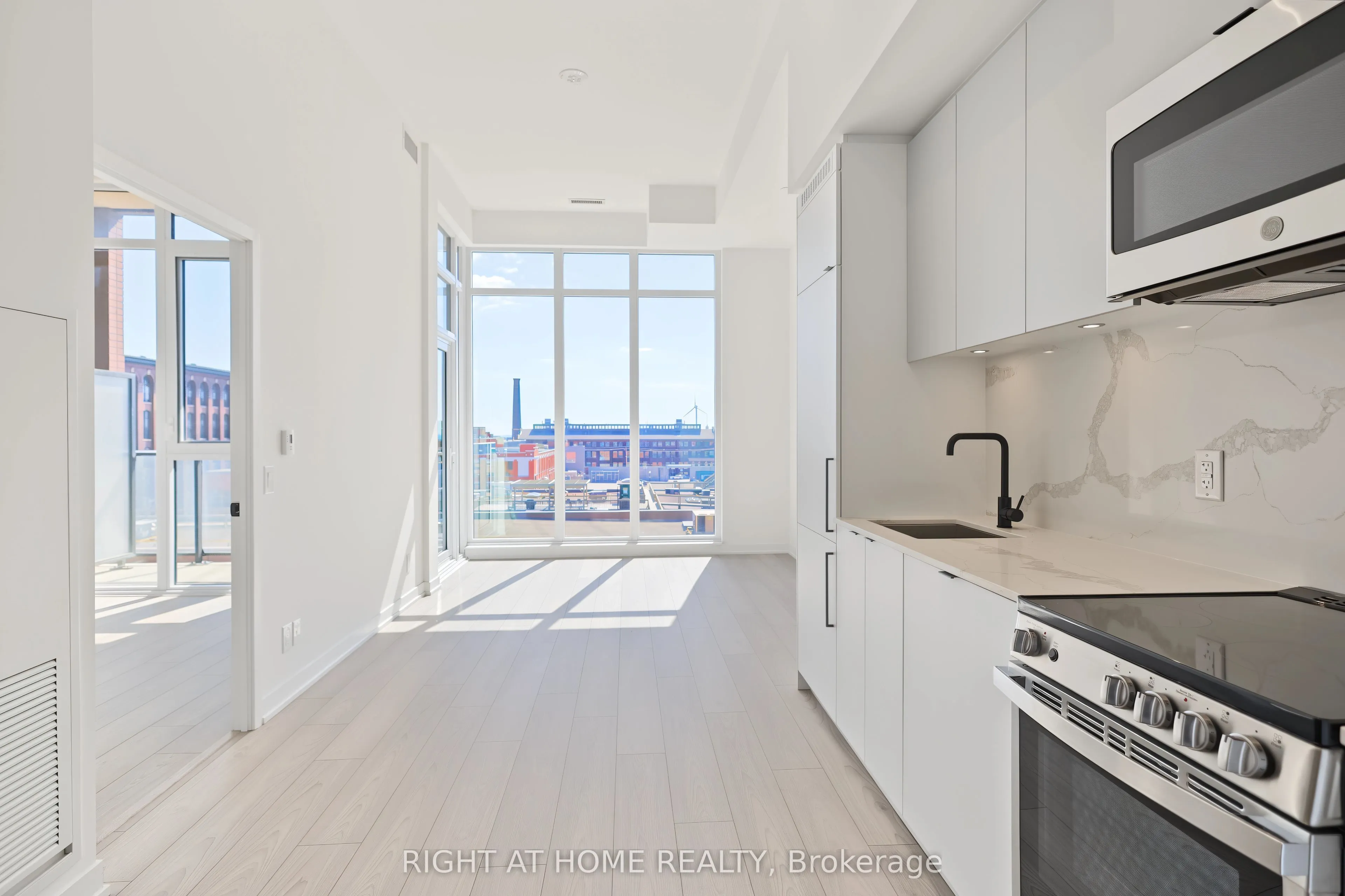 285 Dufferin Street #421