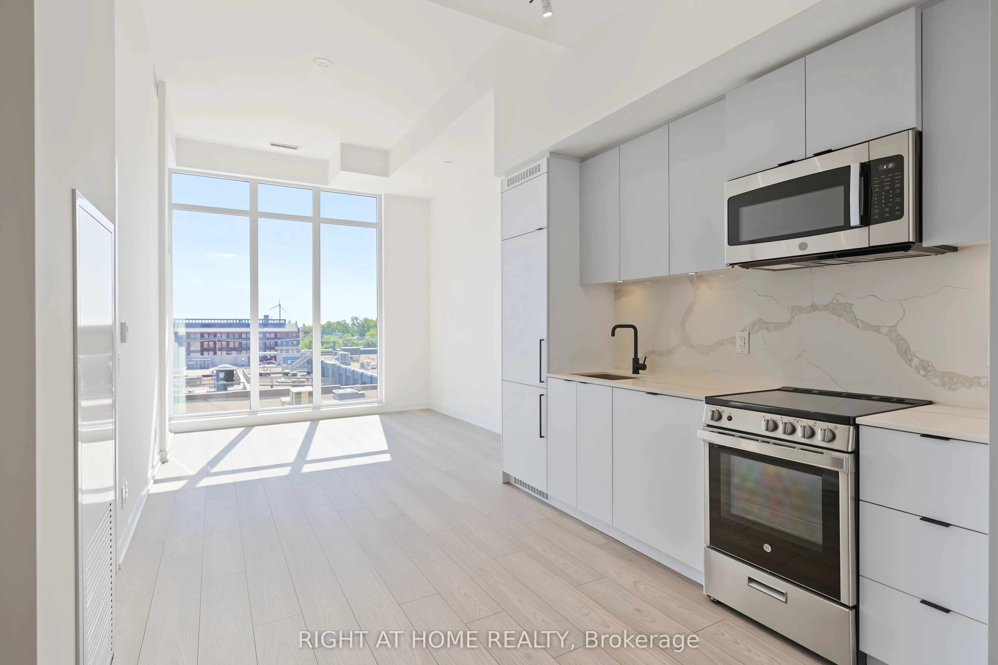 285 Dufferin Street #421