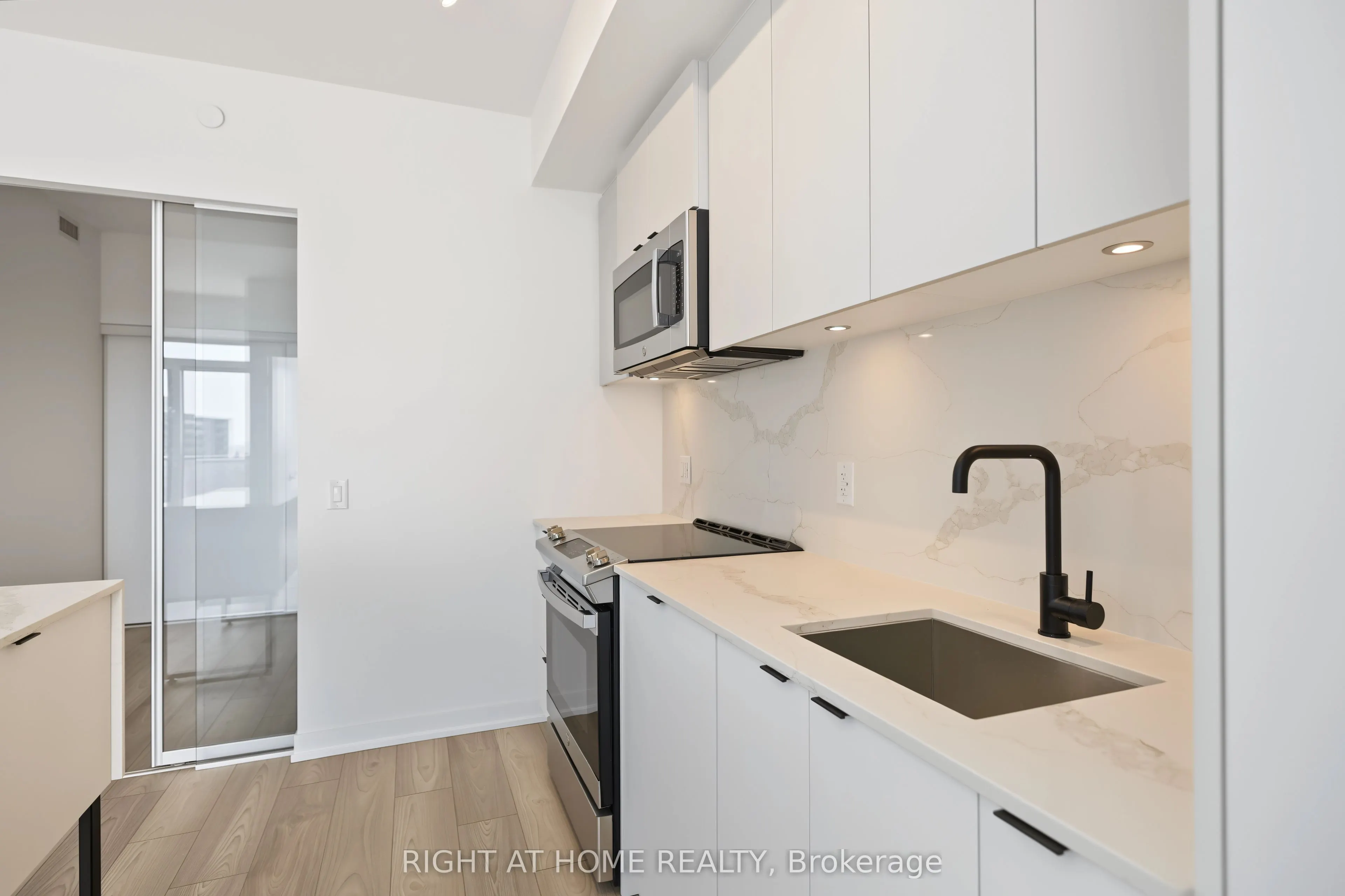 285 Dufferin Street #619