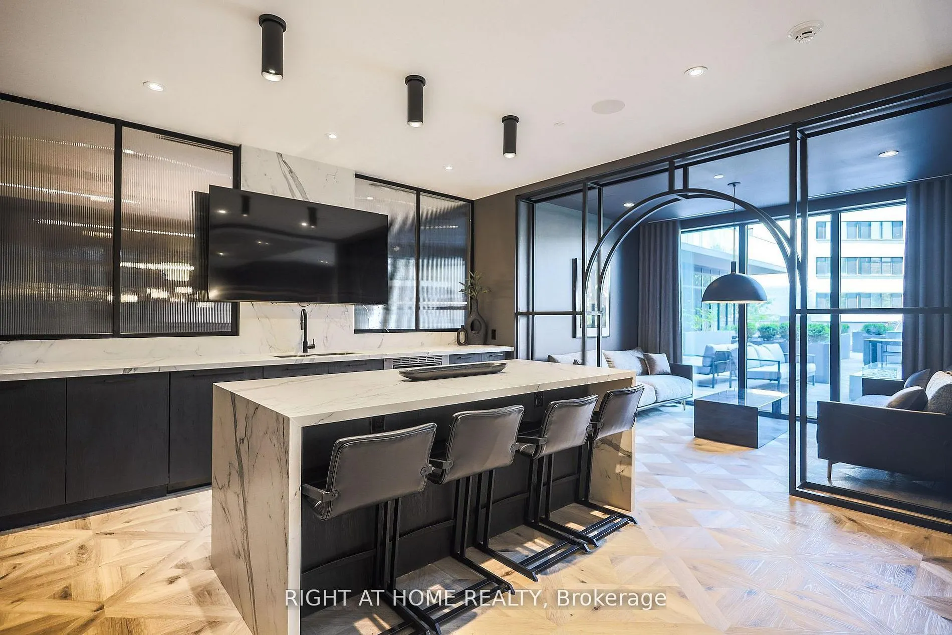 285 Dufferin Street #619