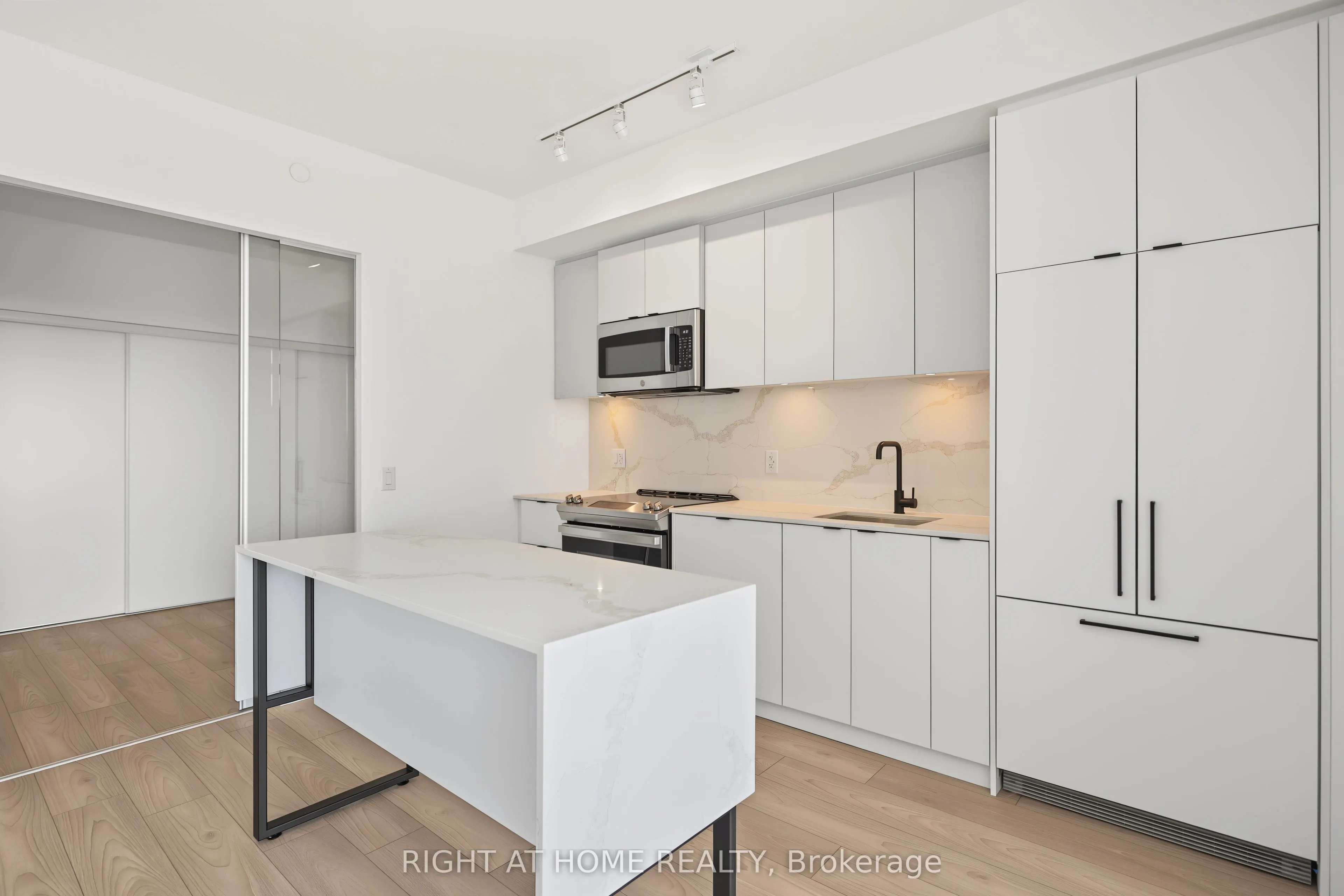 285 Dufferin Street #619
