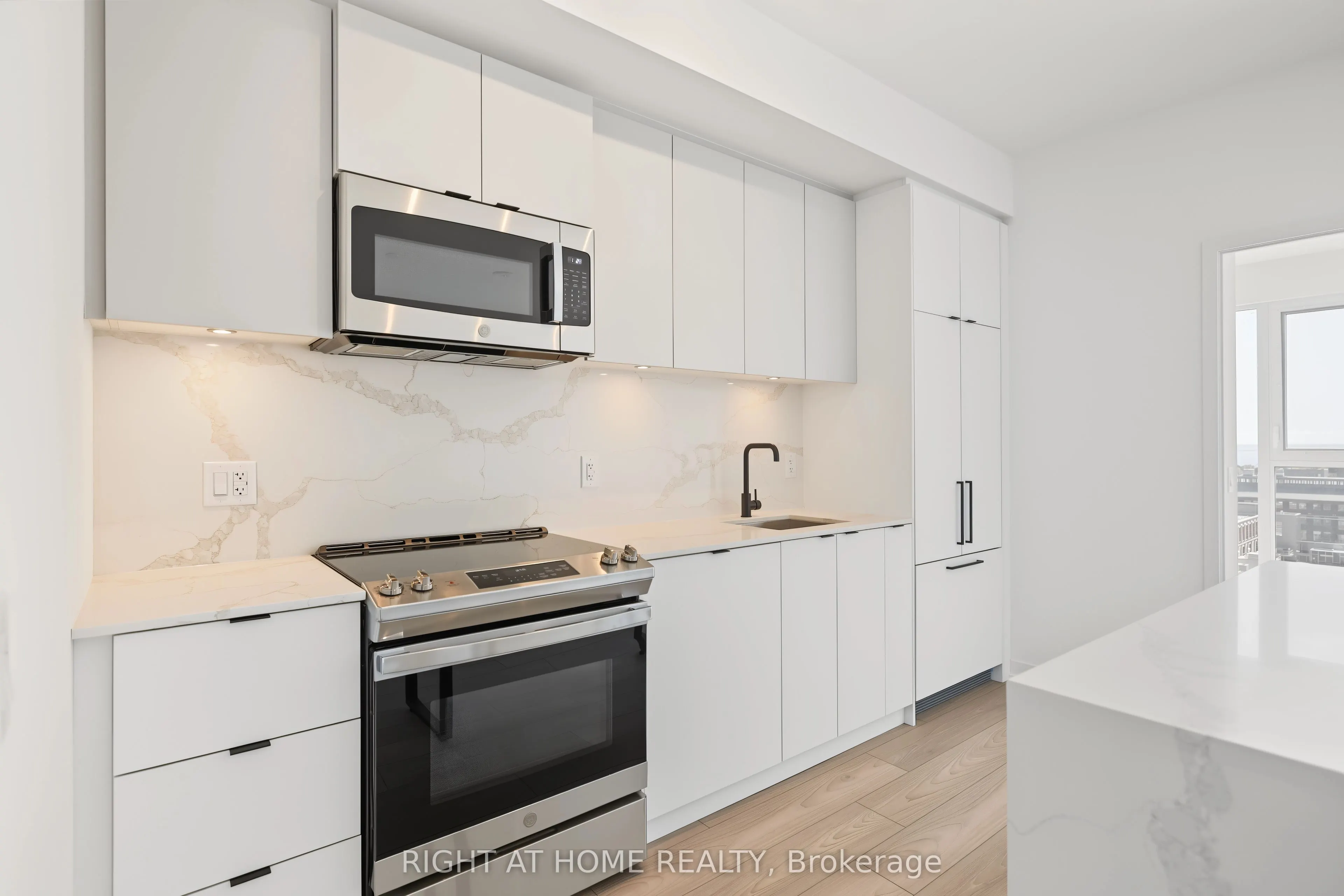 285 Dufferin Street #619
