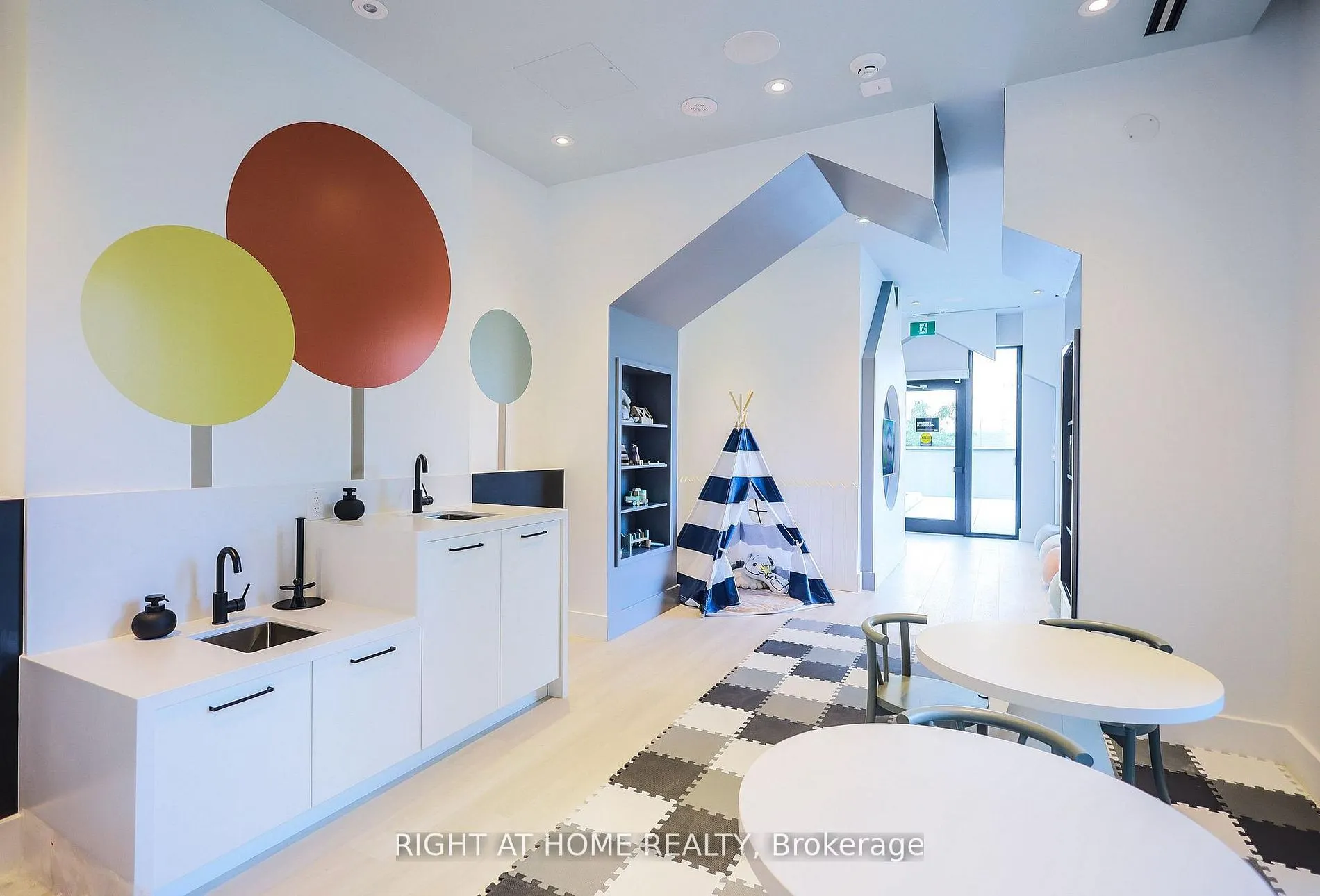 285 Dufferin Street #619