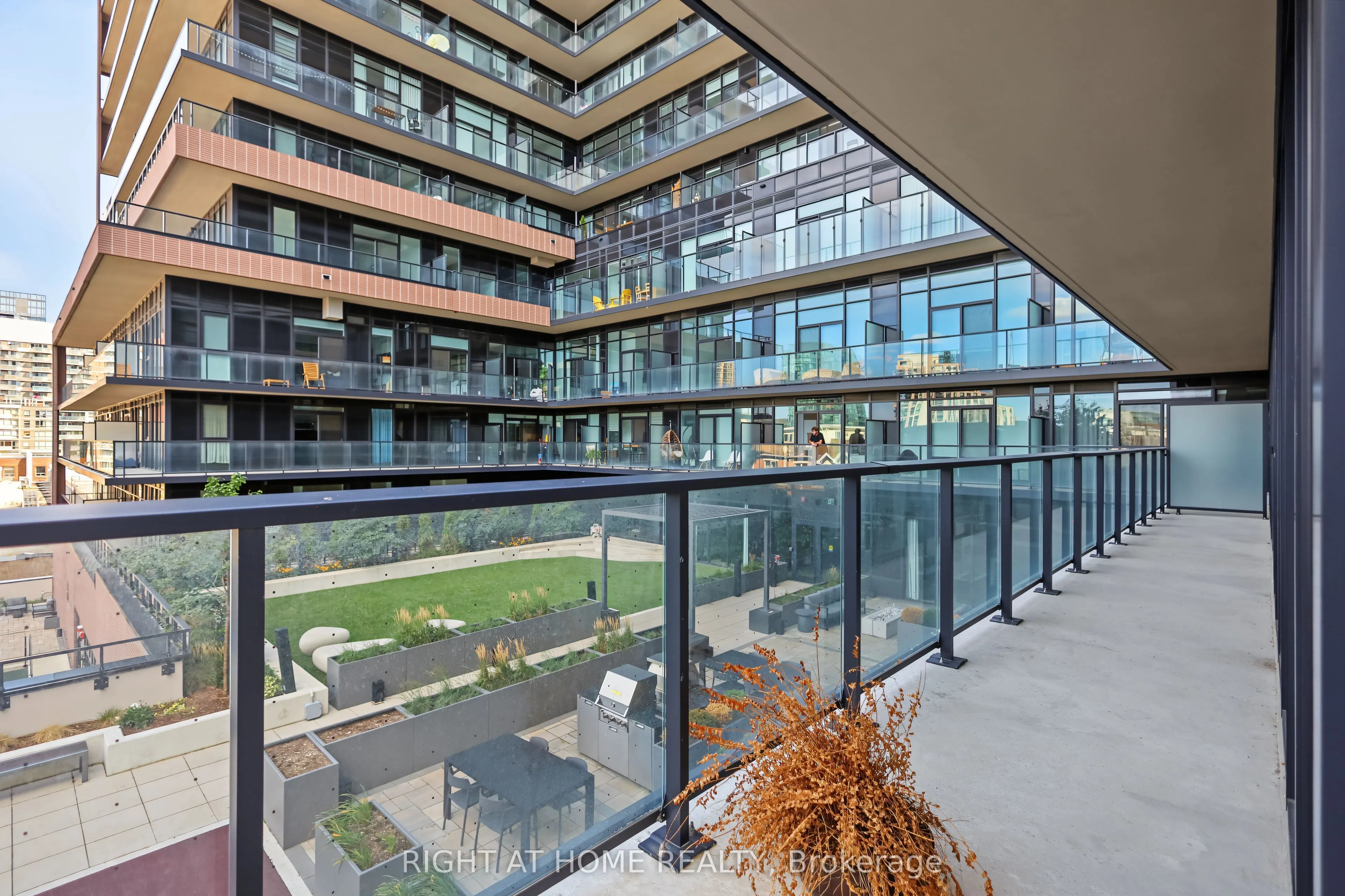 285 Dufferin Street #335