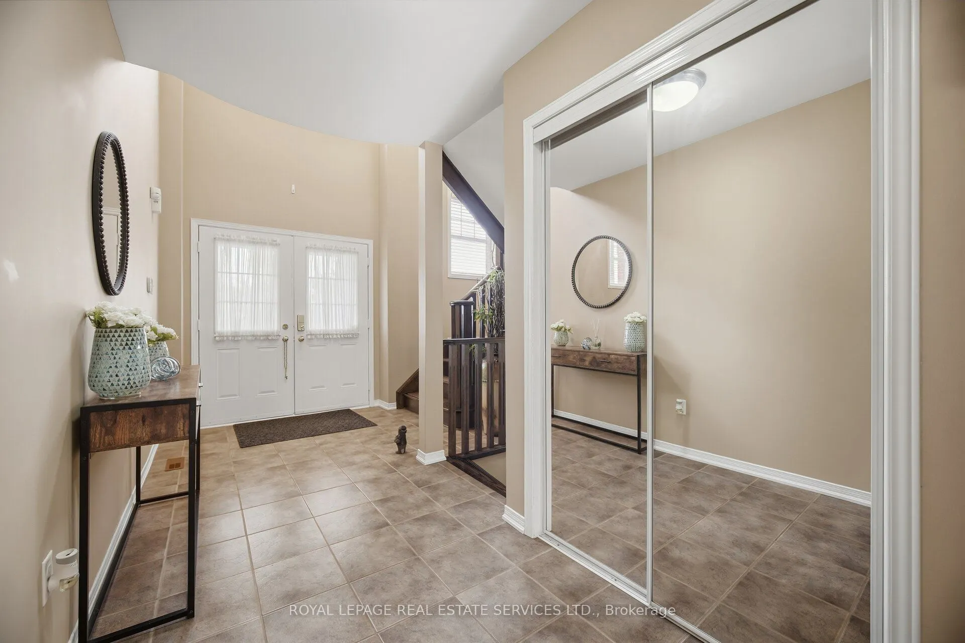 332 Duncan Lane N