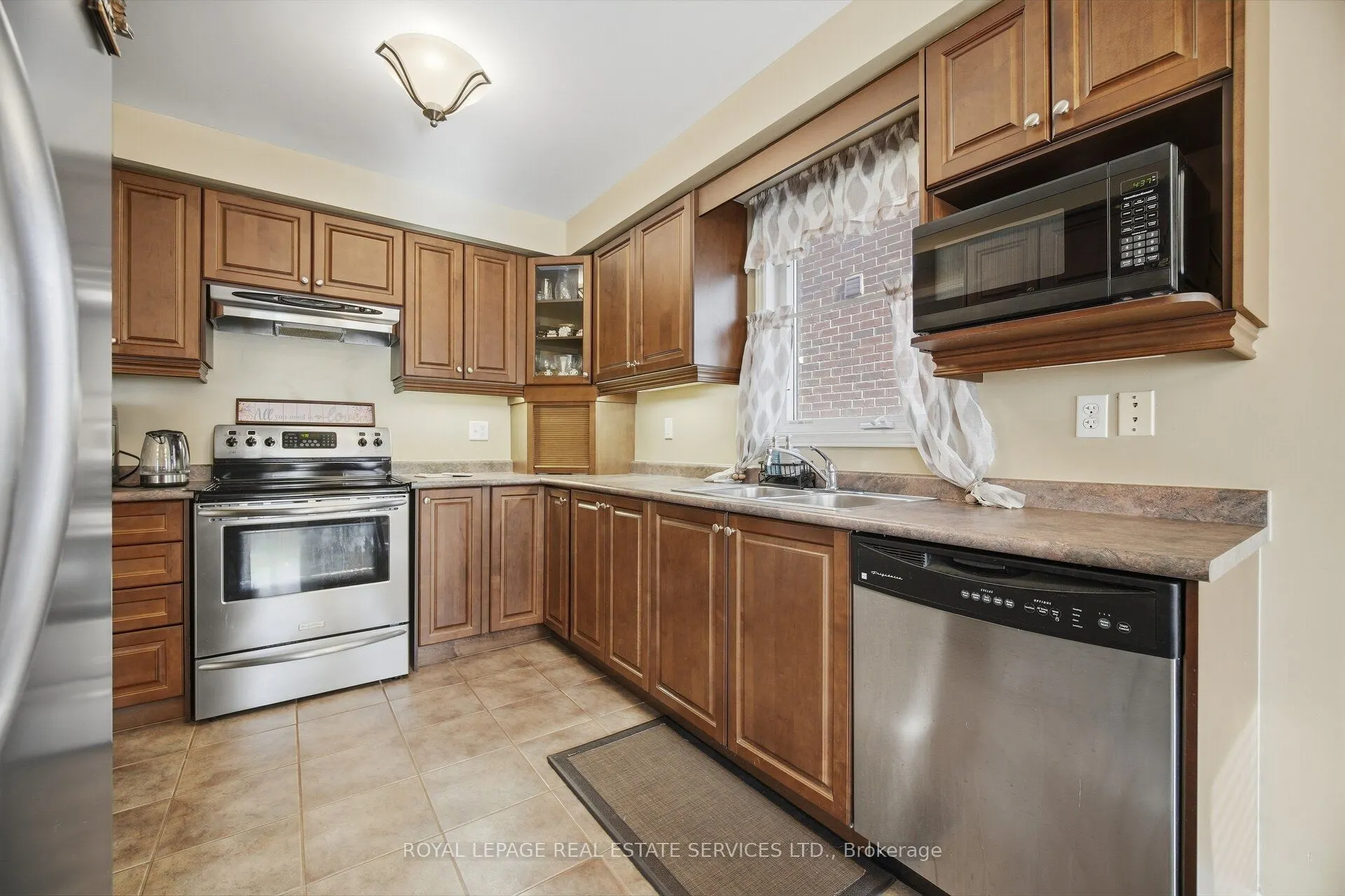 332 Duncan Lane N