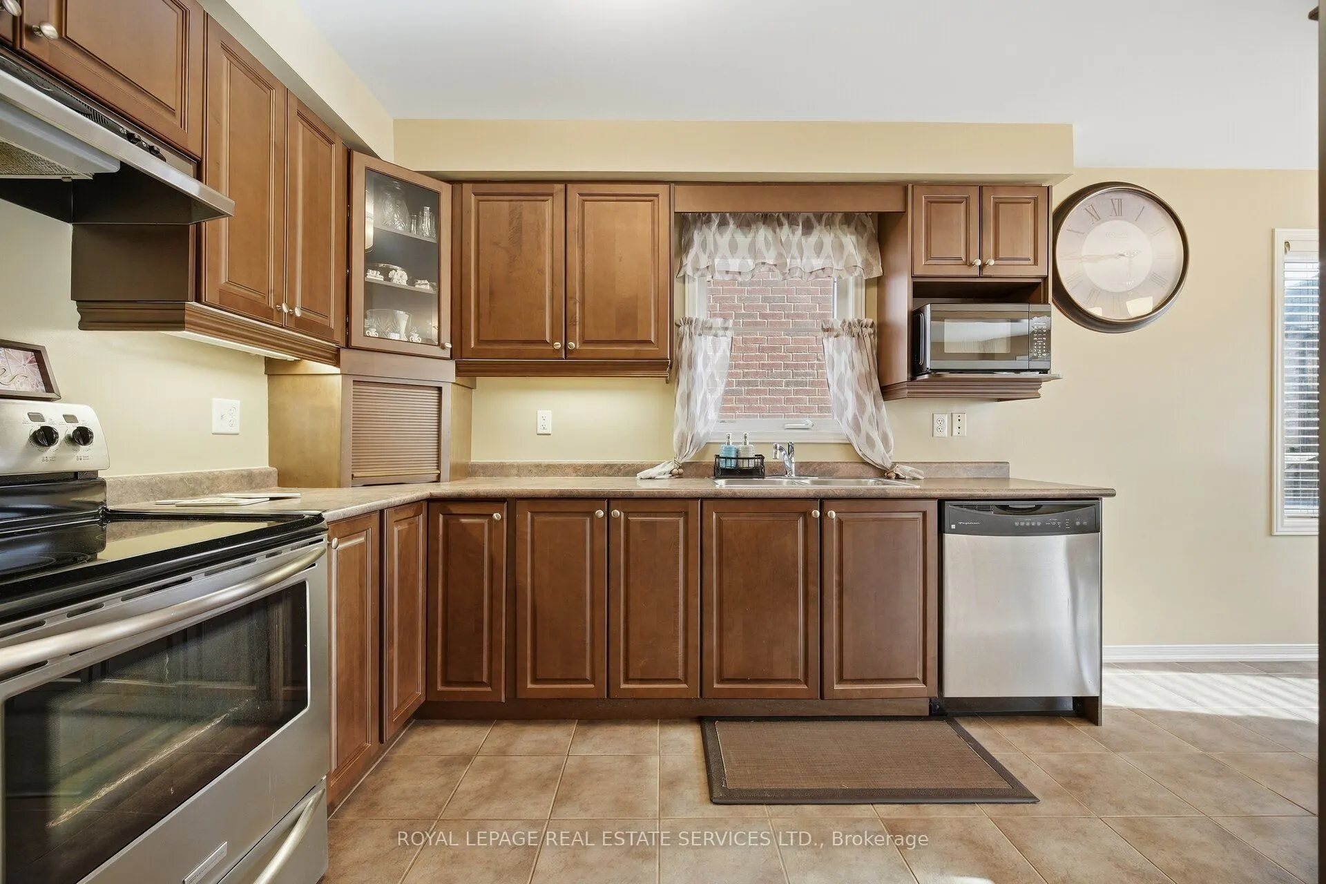 332 Duncan Lane N
