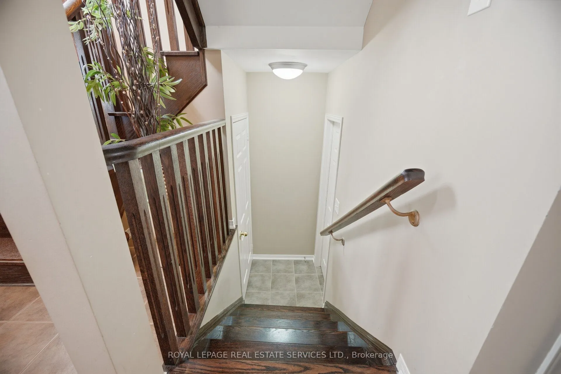332 Duncan Lane N