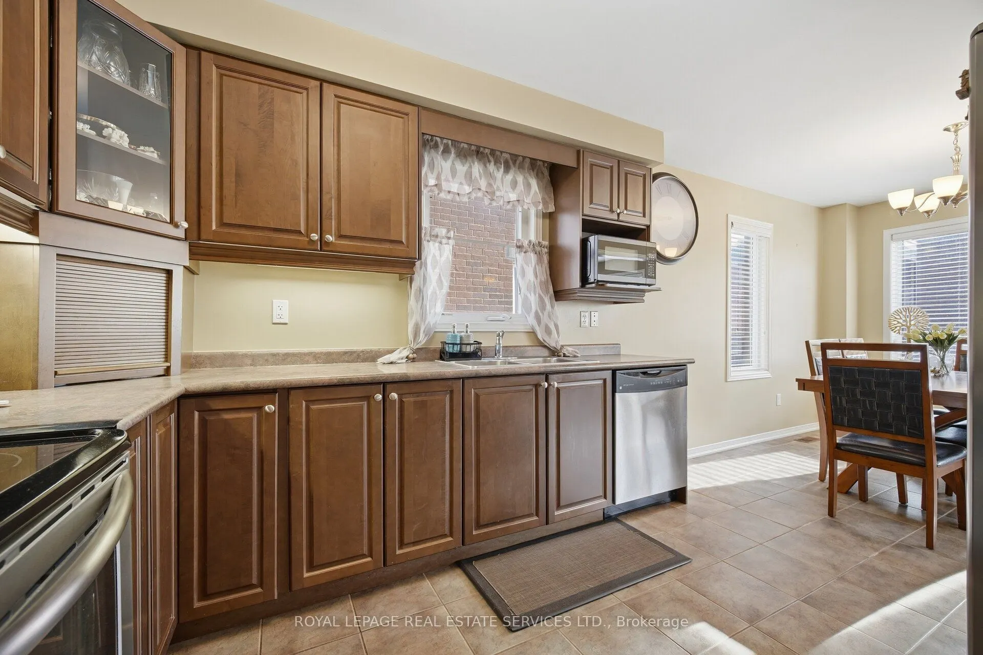 332 Duncan Lane N