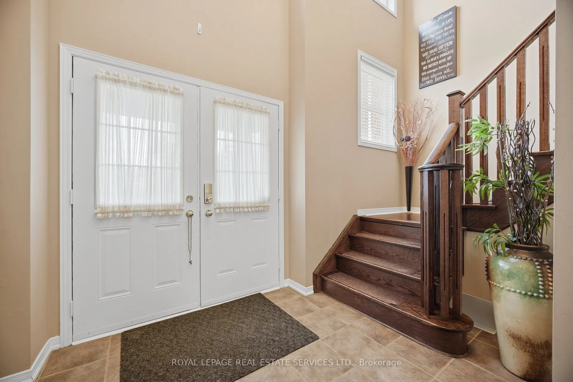 332 Duncan Lane N