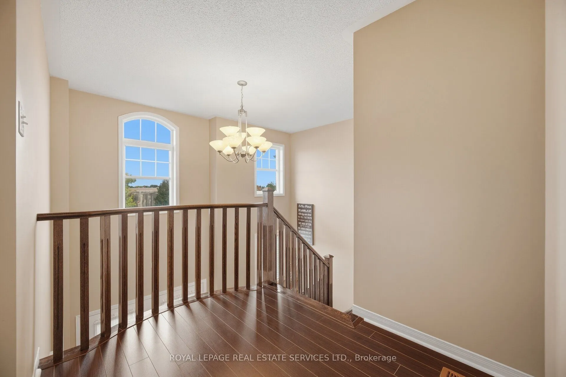 332 Duncan Lane N