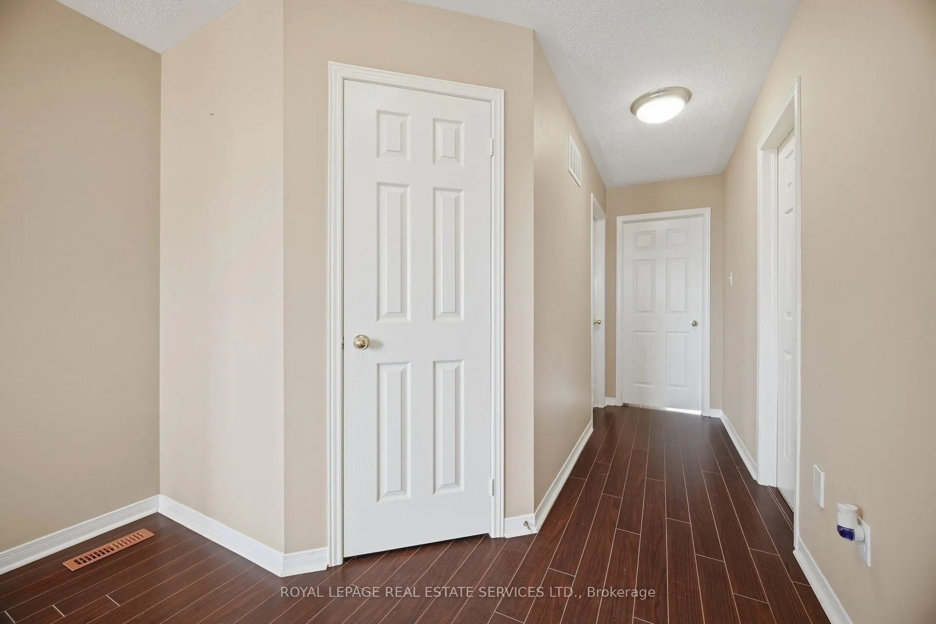 332 Duncan Lane N