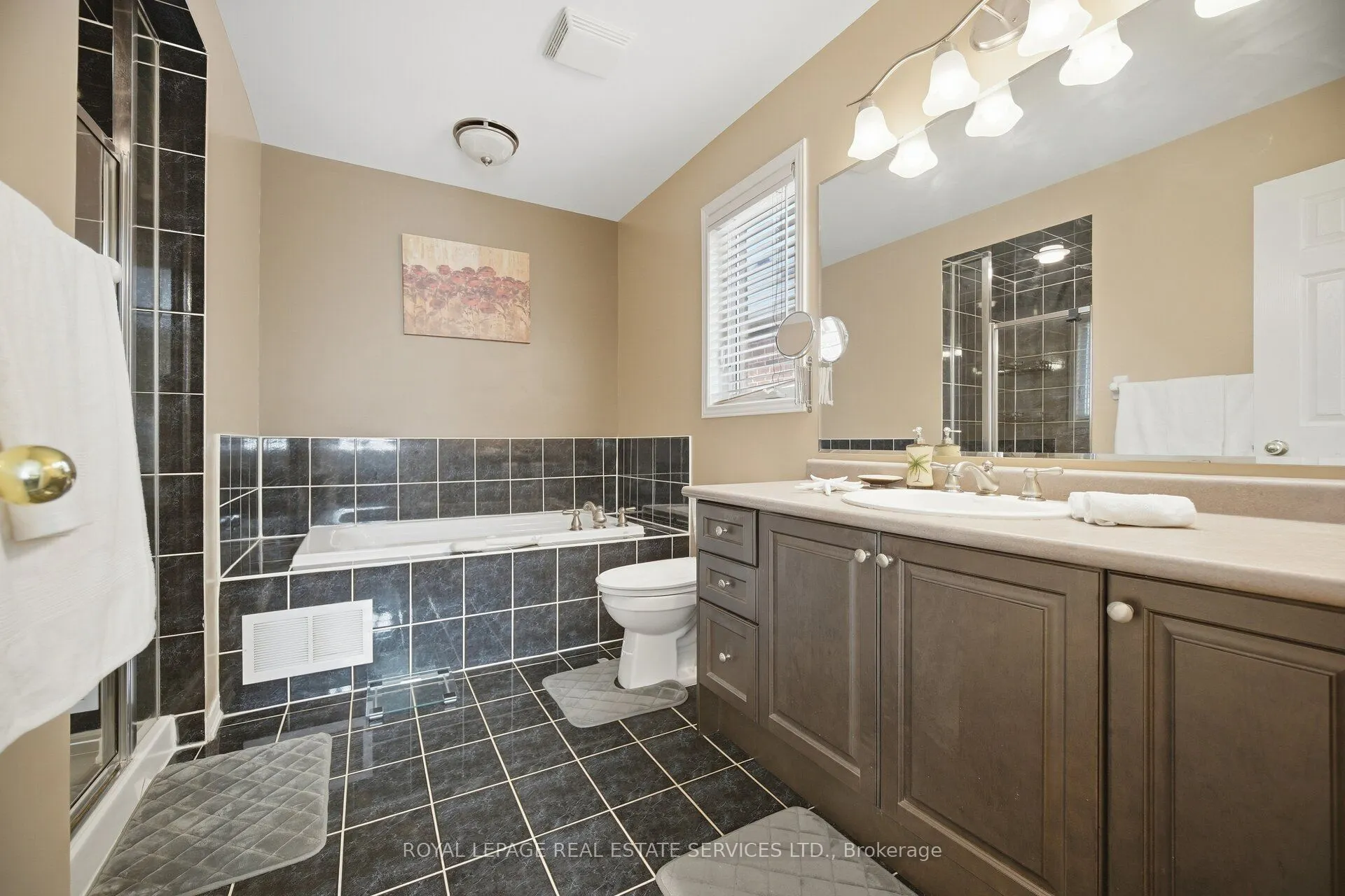 332 Duncan Lane N