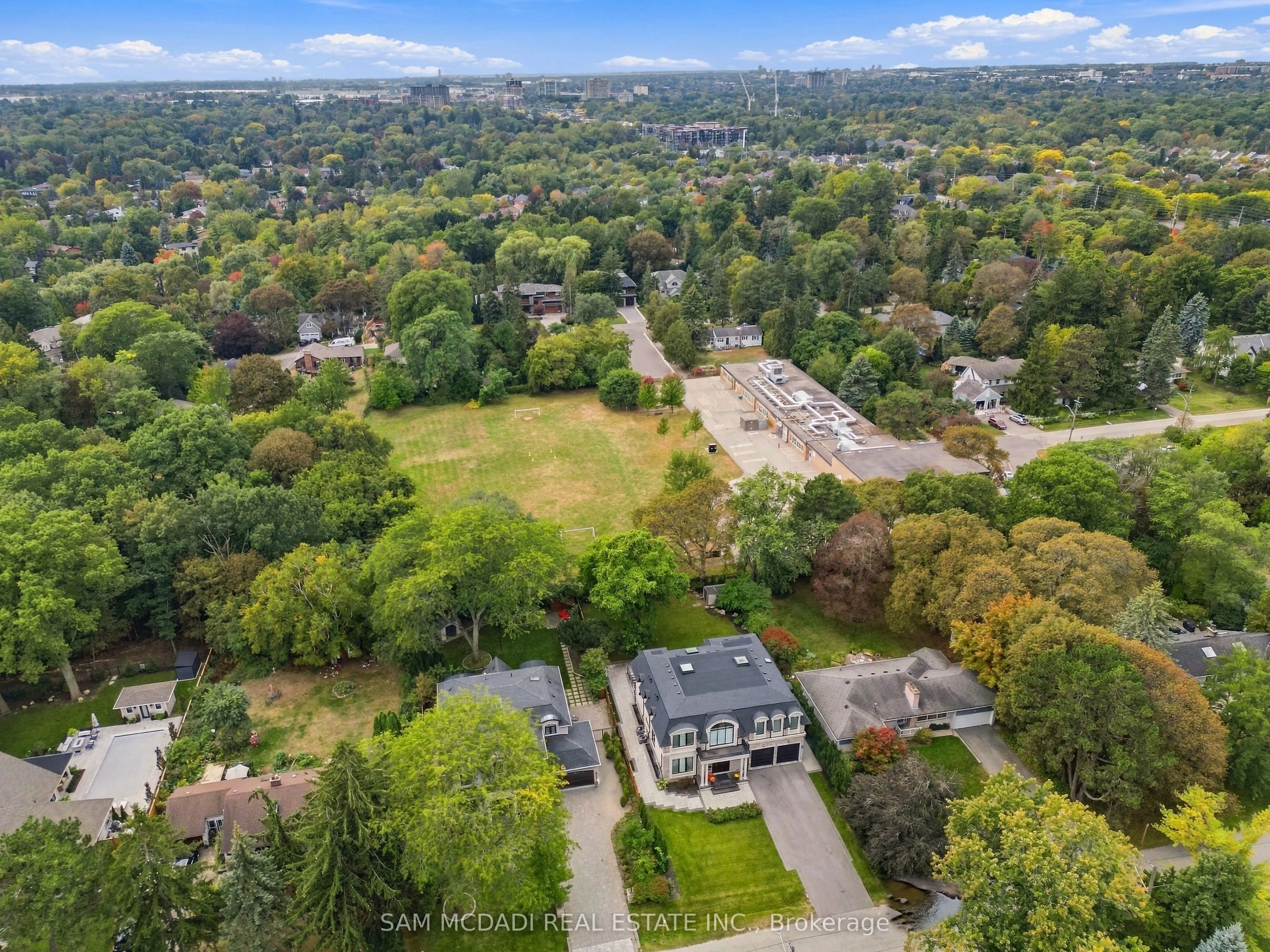 902 Parkland Avenue