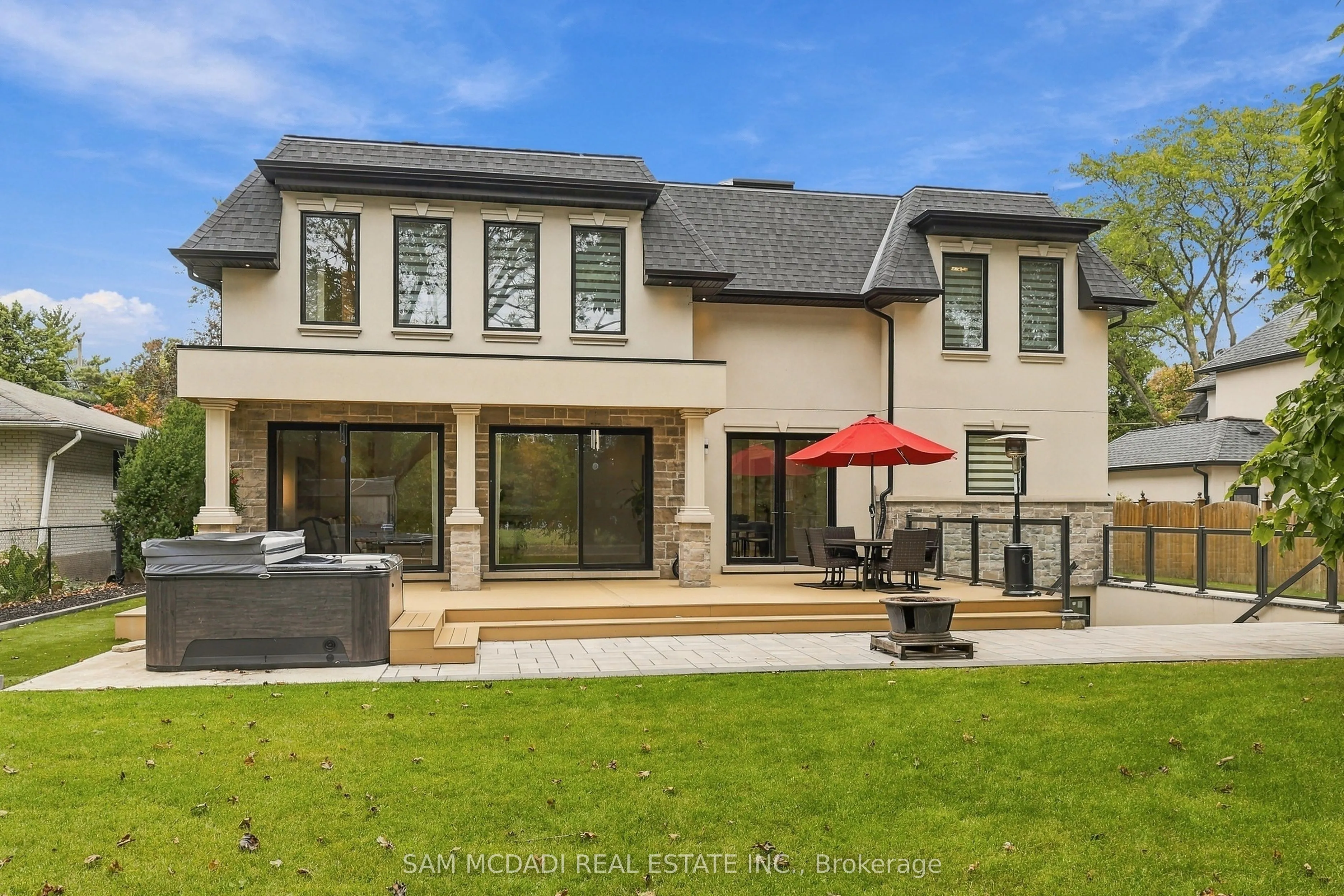 902 Parkland Avenue