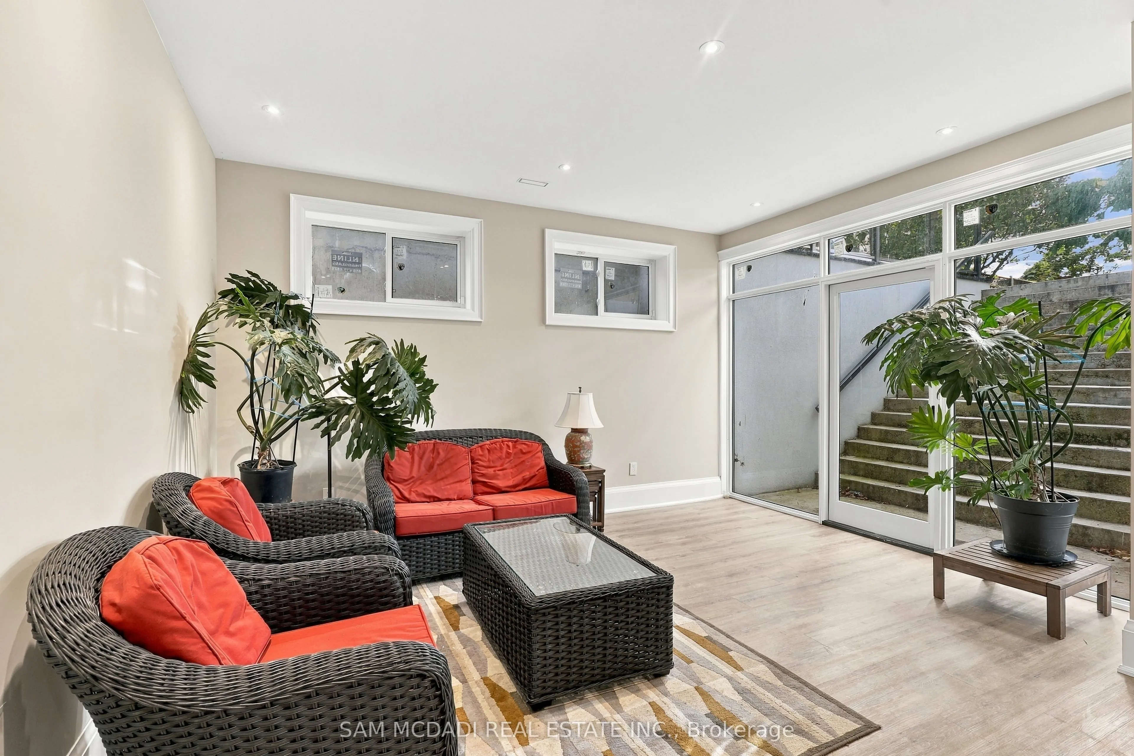 902 Parkland Avenue
