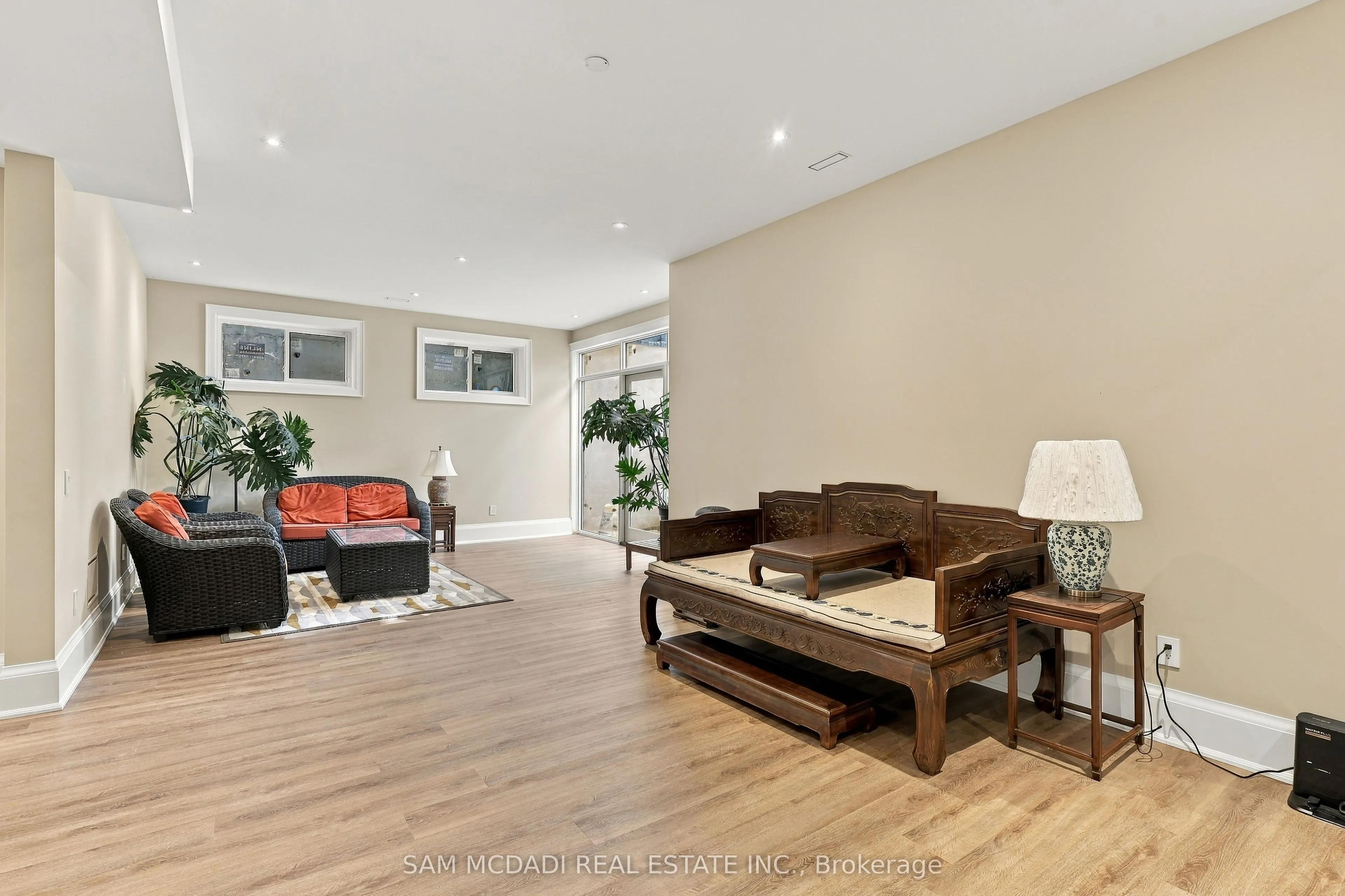 902 Parkland Avenue