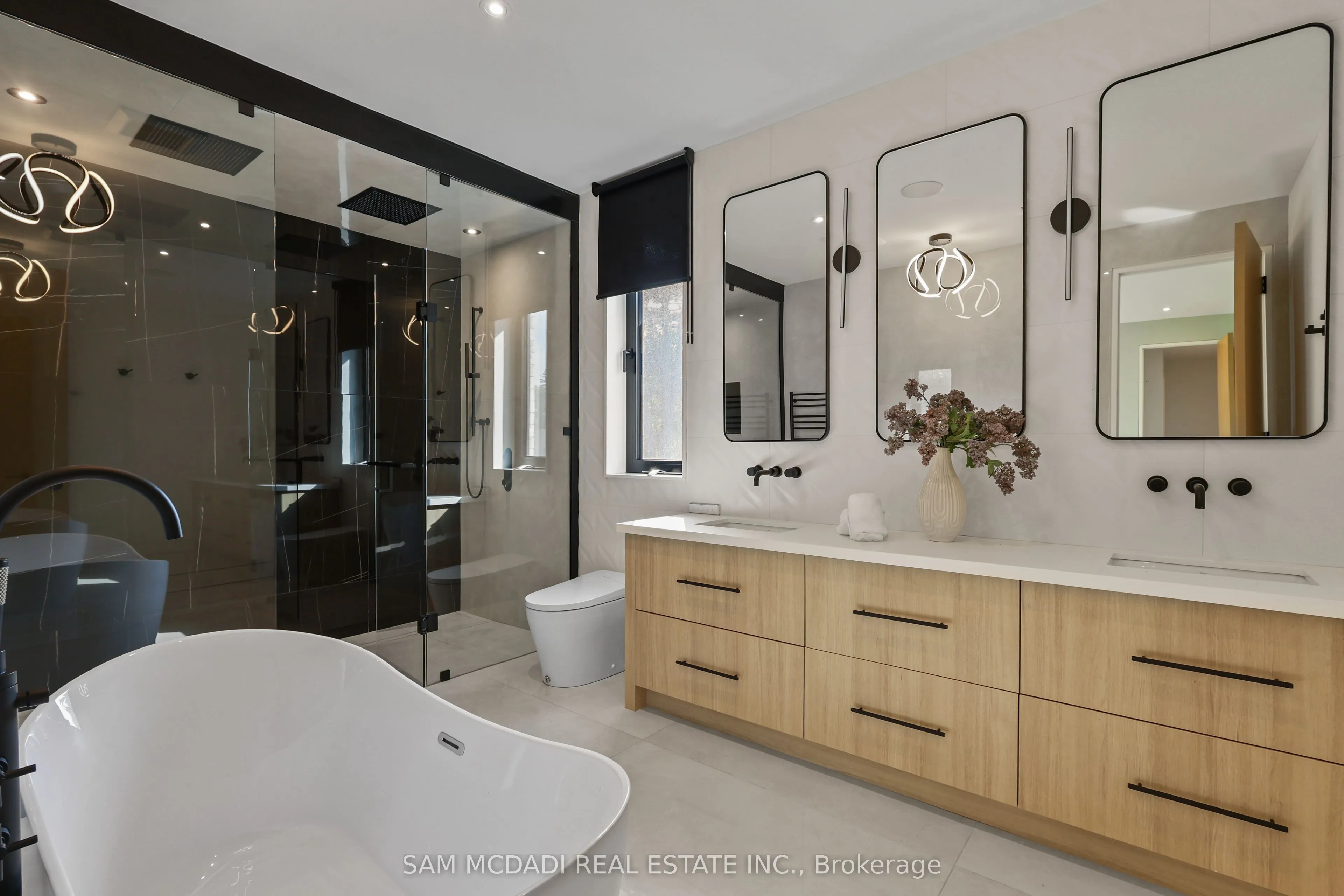 2186 Harcourt Crescent