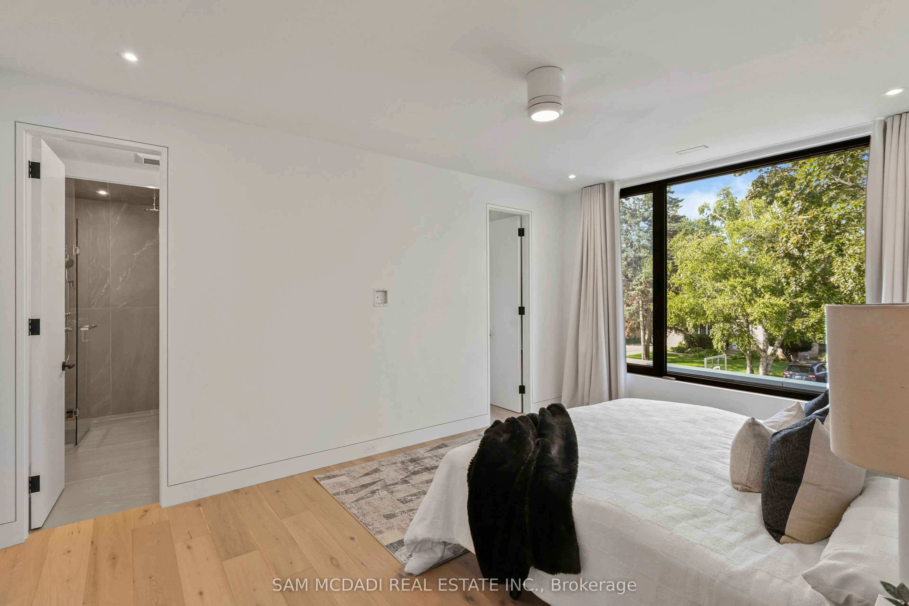2186 Harcourt Crescent