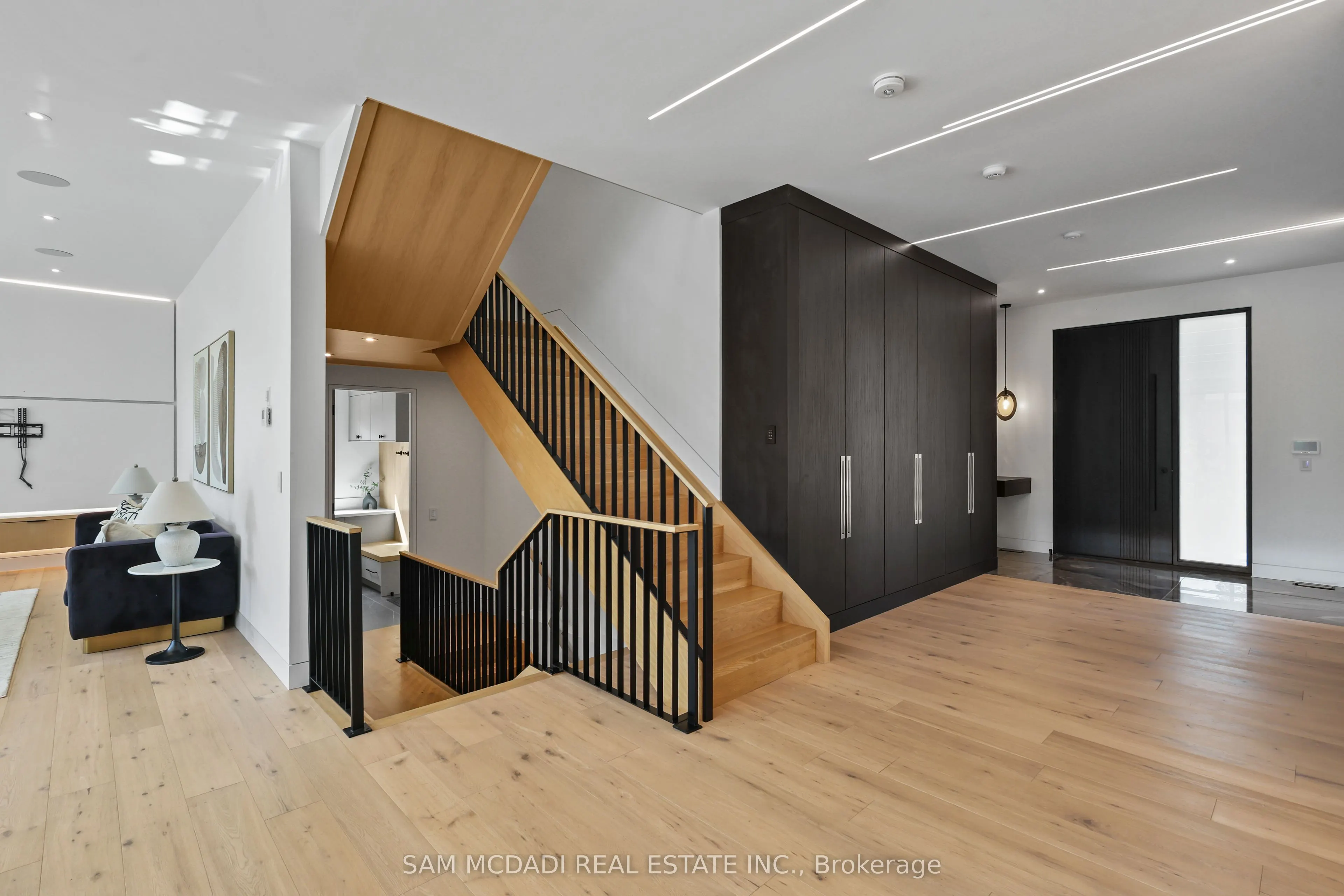 2186 Harcourt Crescent