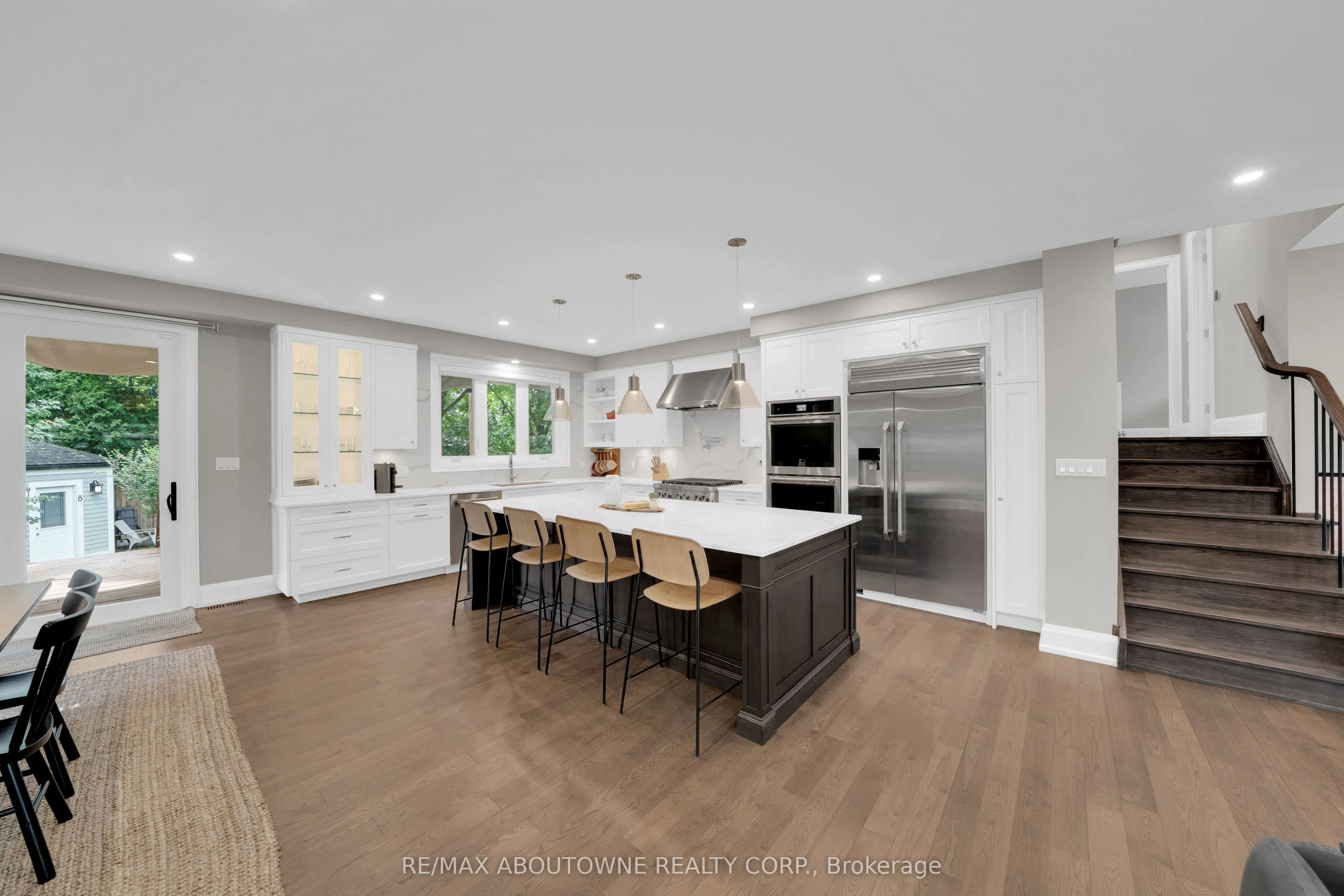 438 Southland Crescent