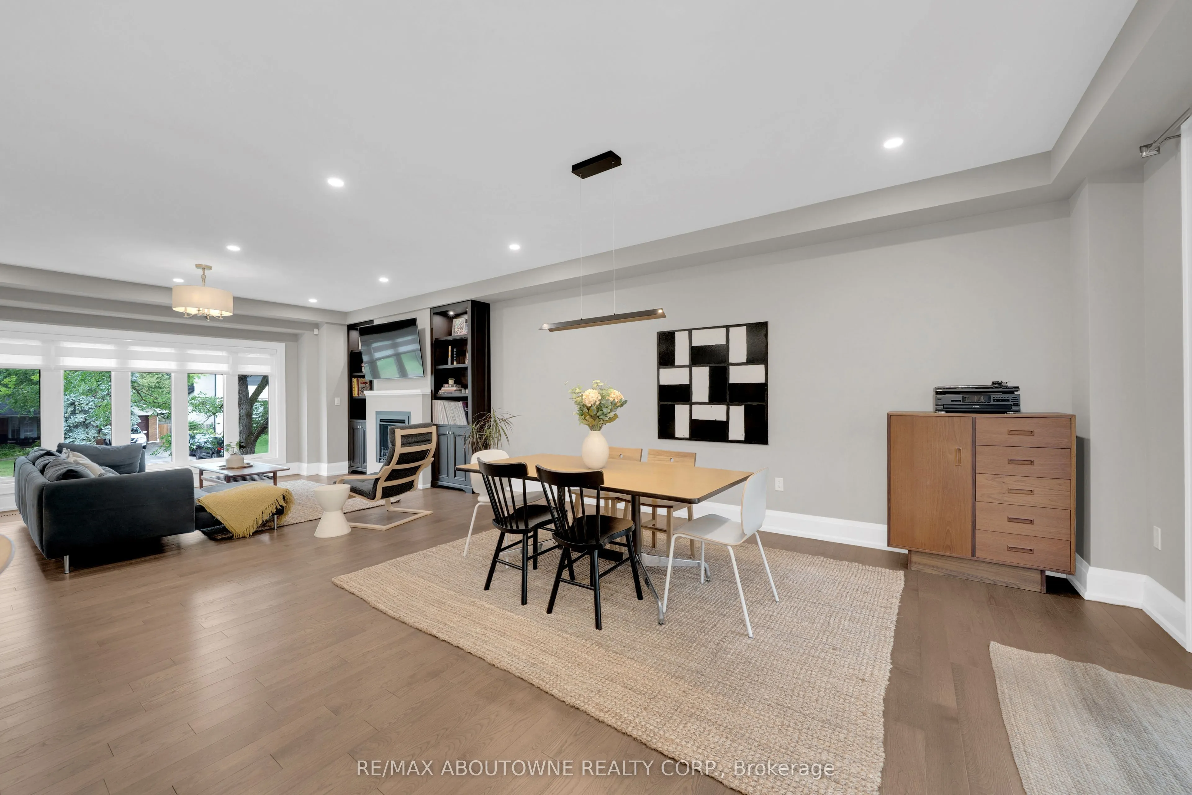 438 Southland Crescent