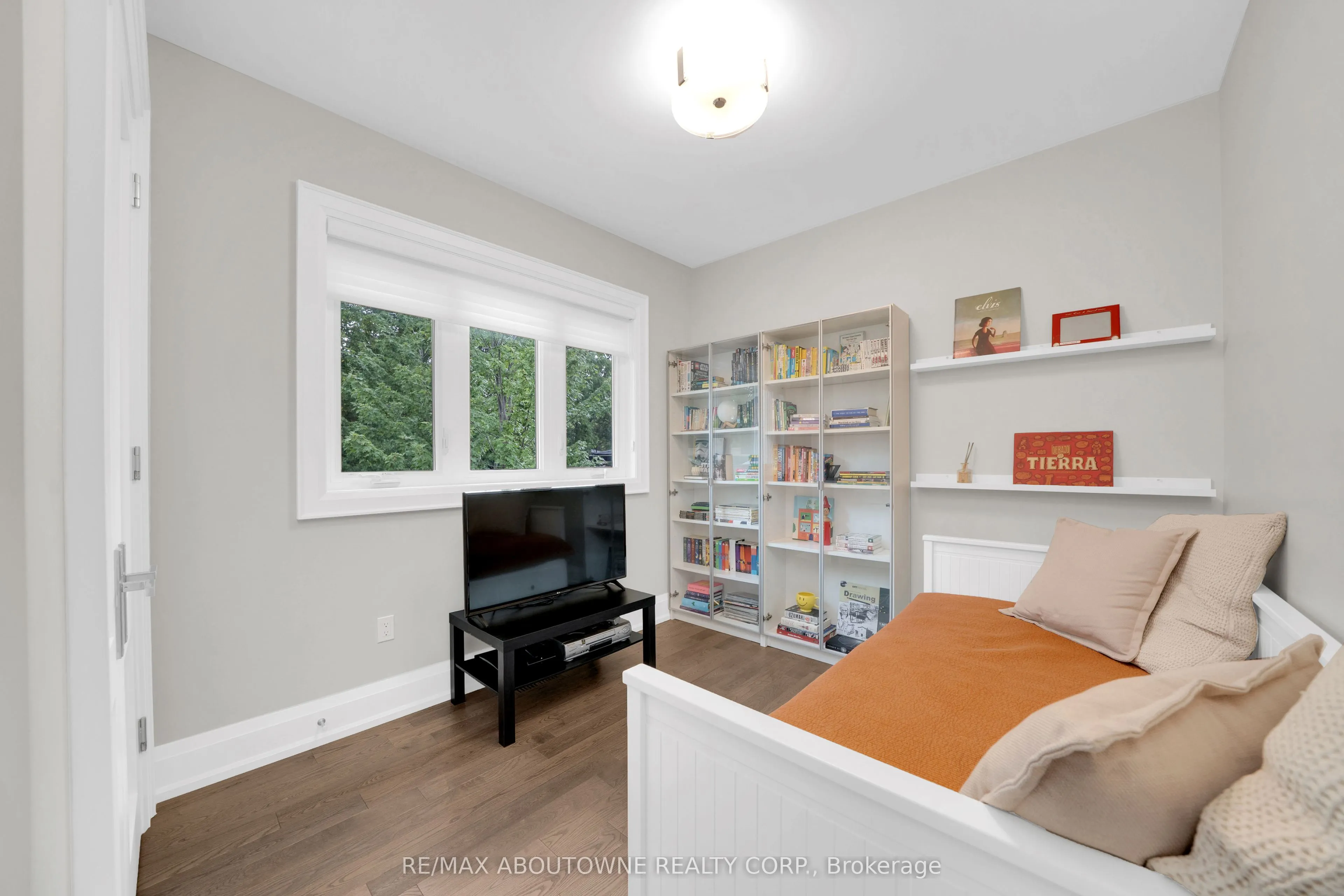 438 Southland Crescent