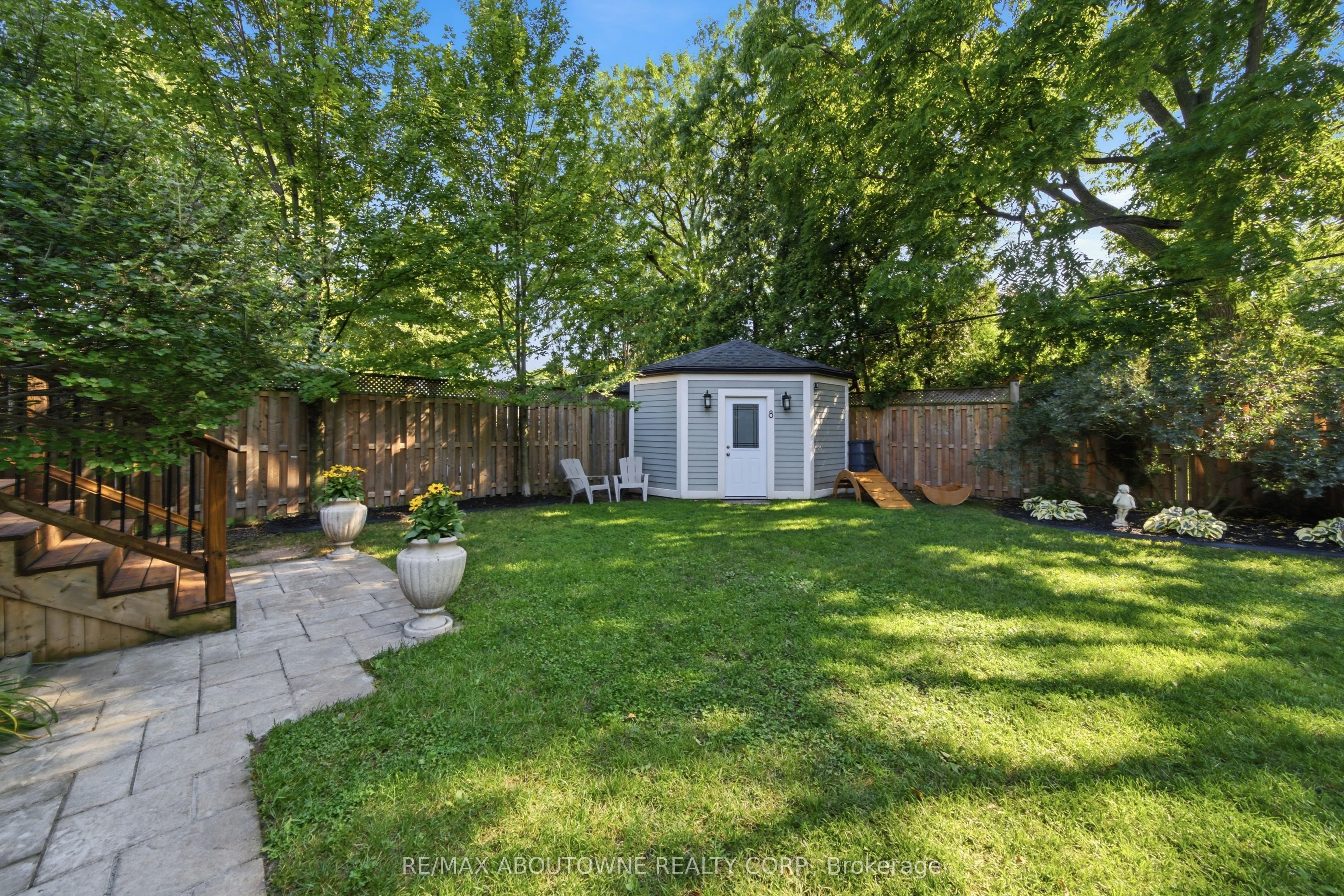 438 Southland Crescent