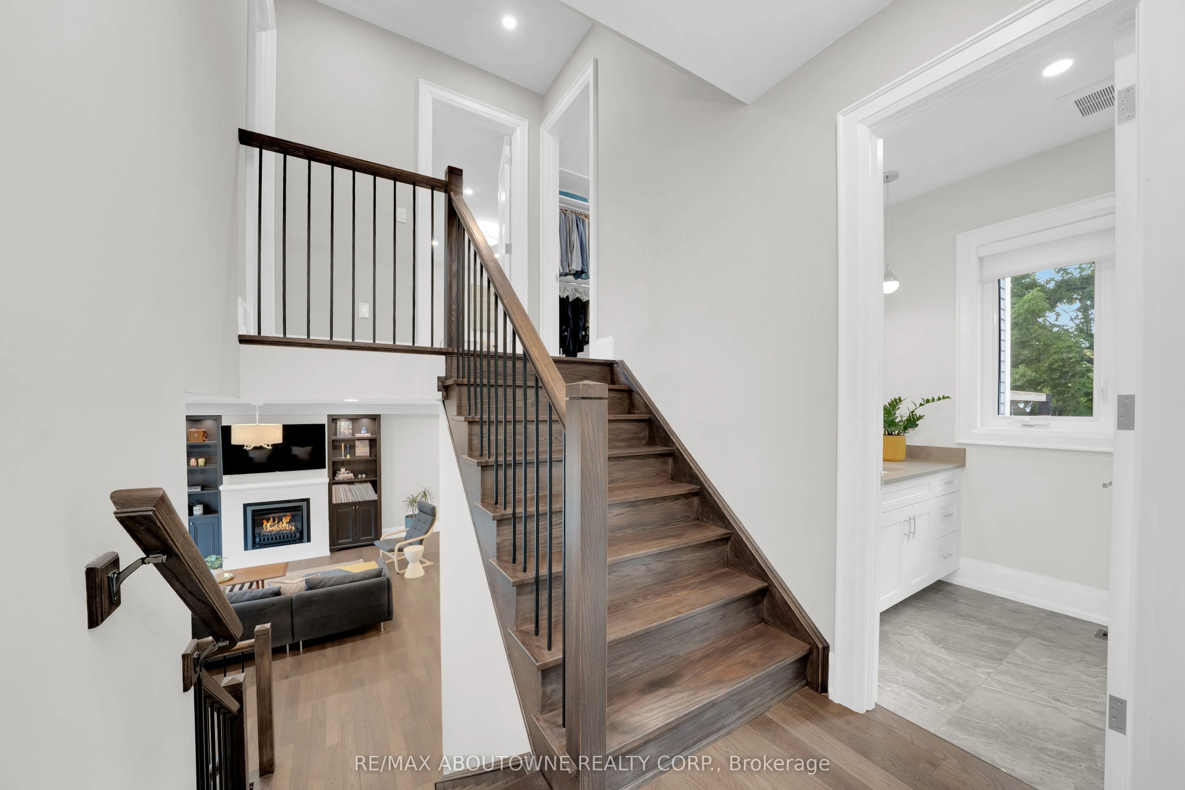 438 Southland Crescent