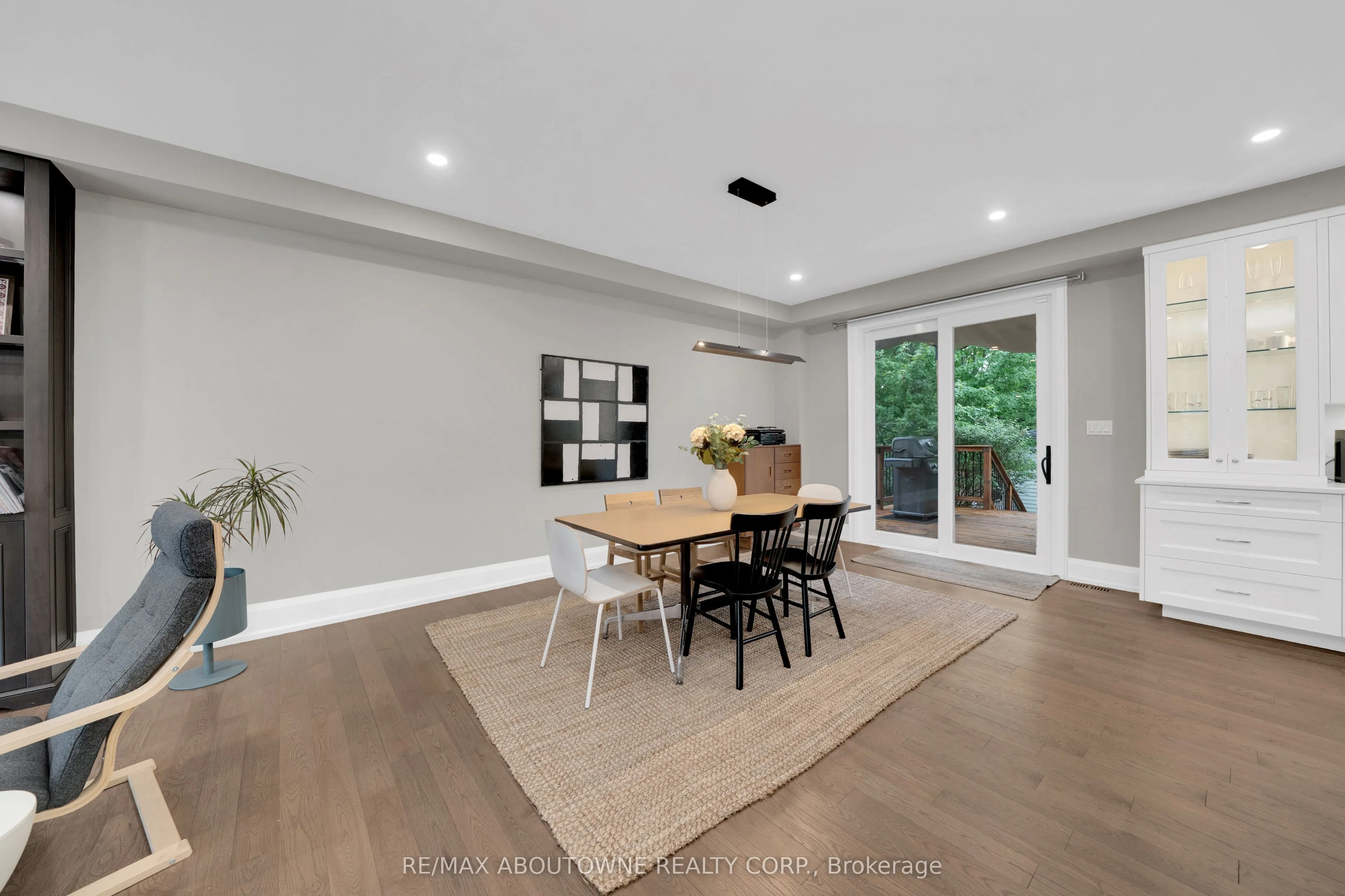 438 Southland Crescent