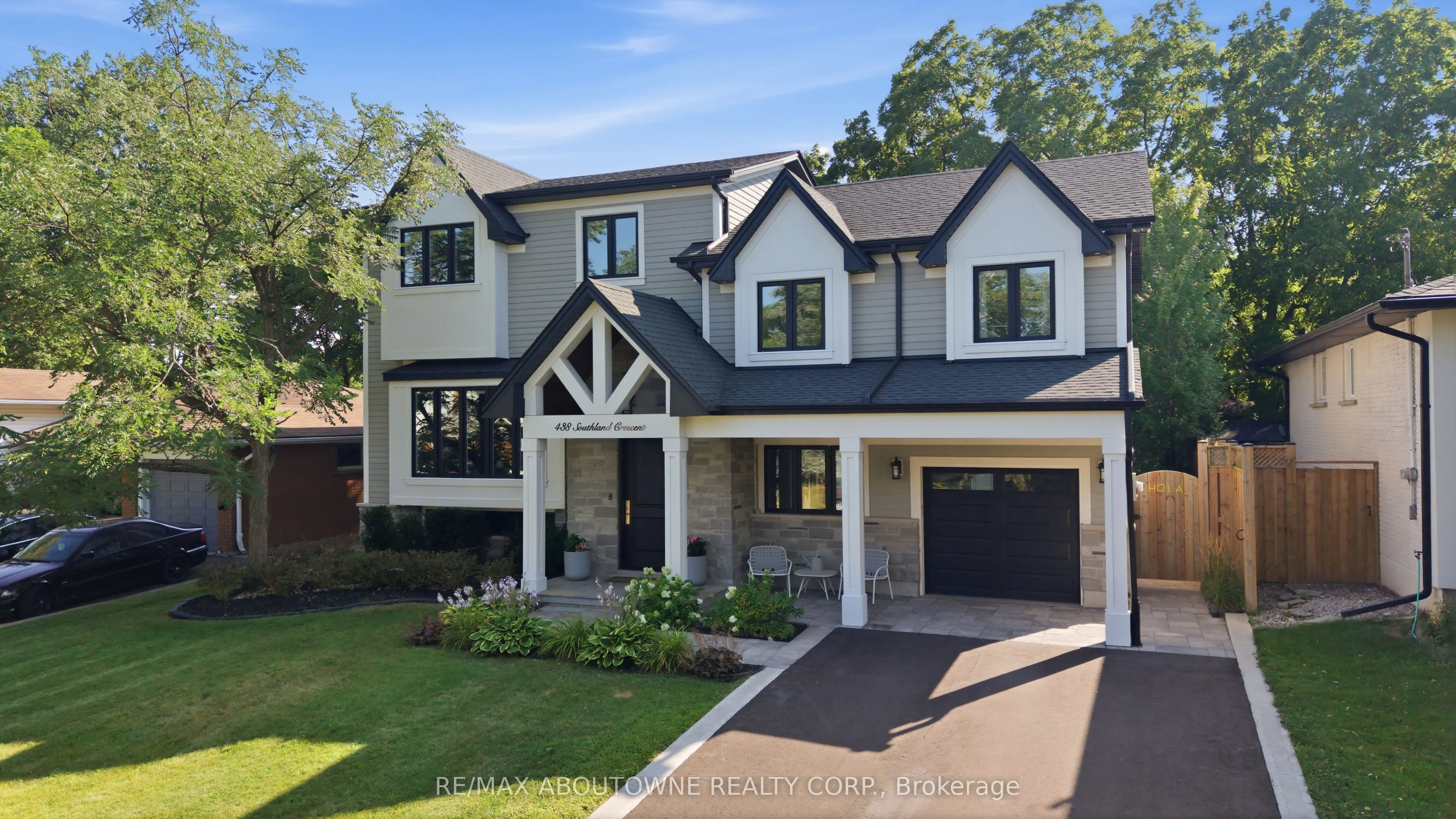 438 Southland Crescent