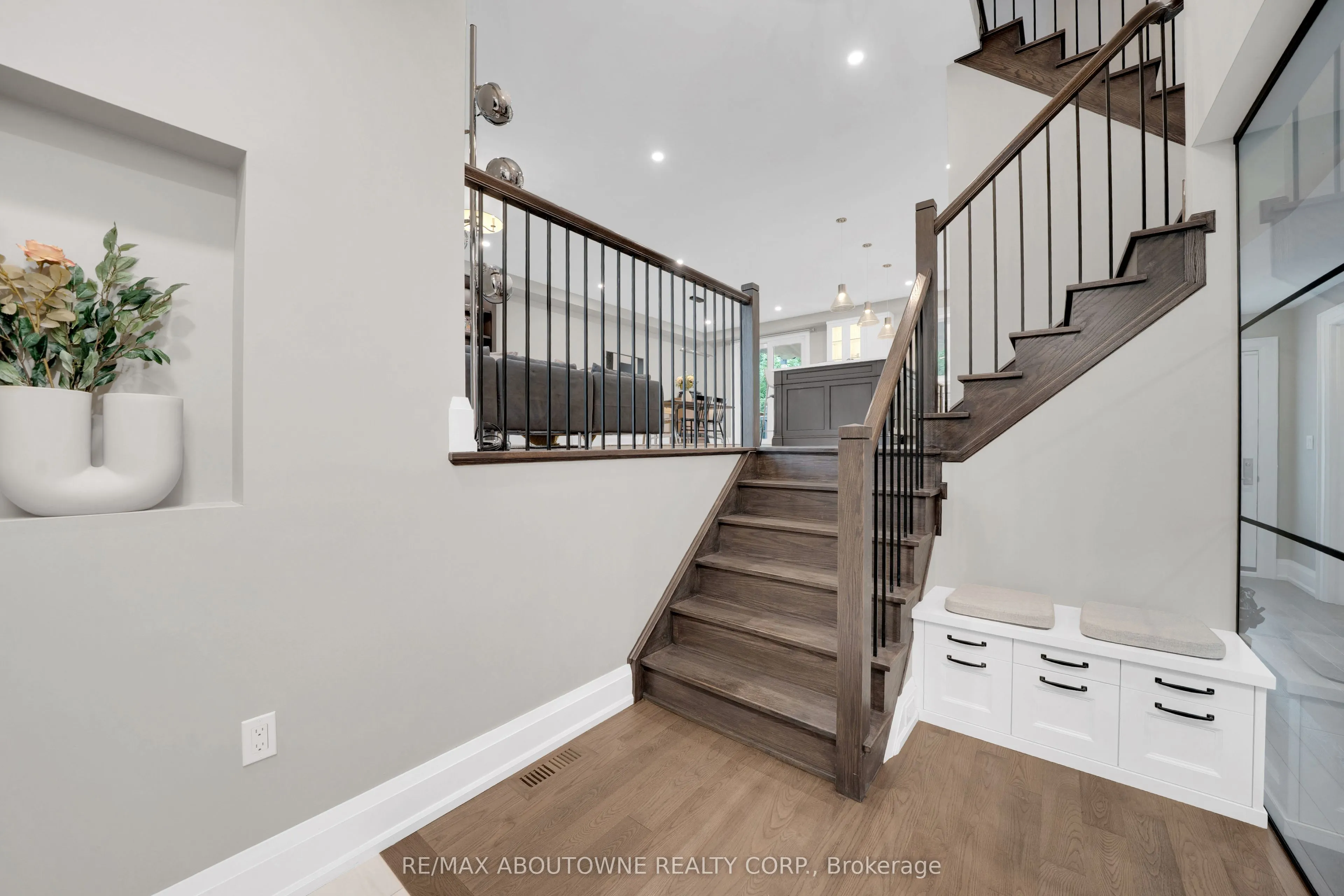 438 Southland Crescent