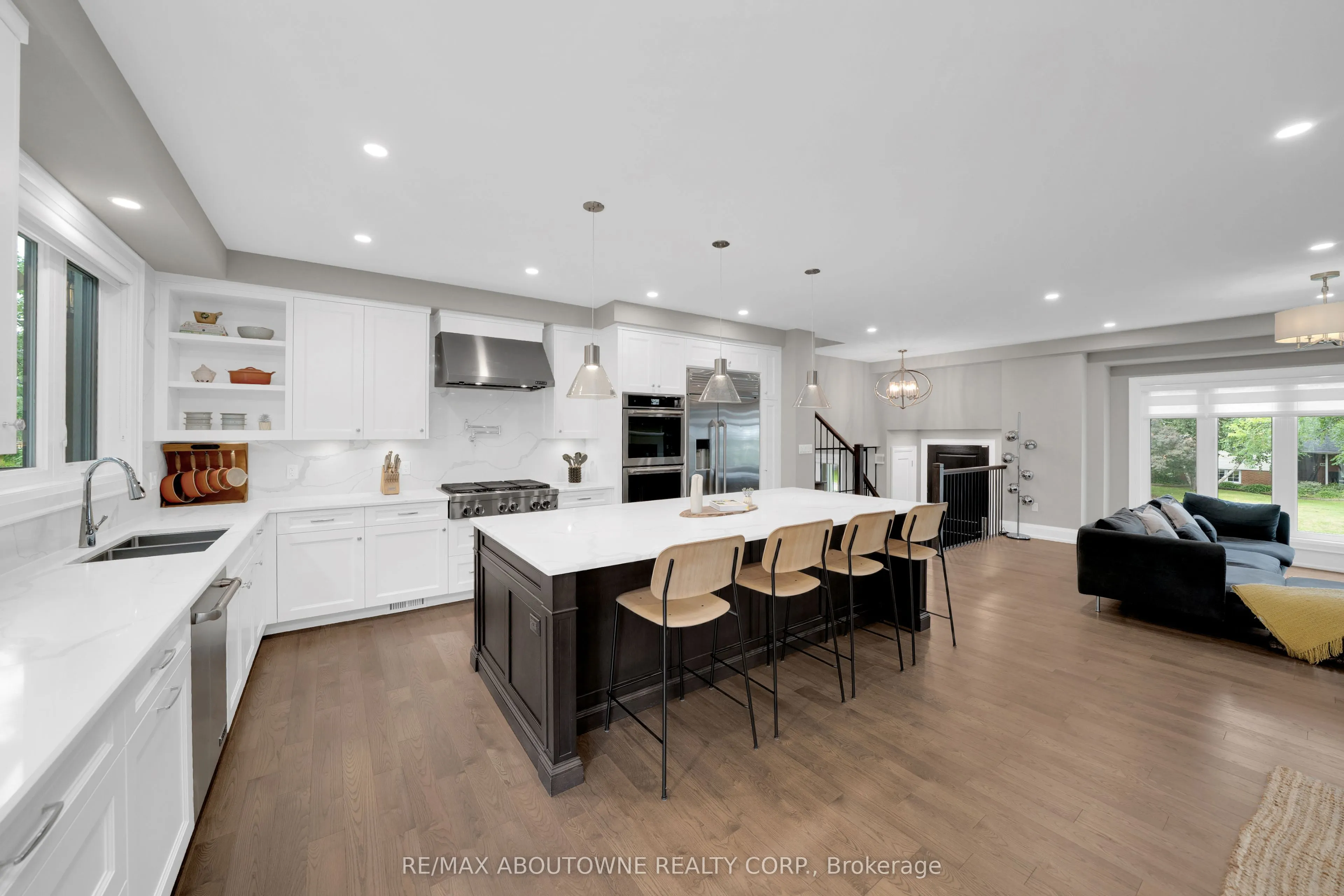 438 Southland Crescent