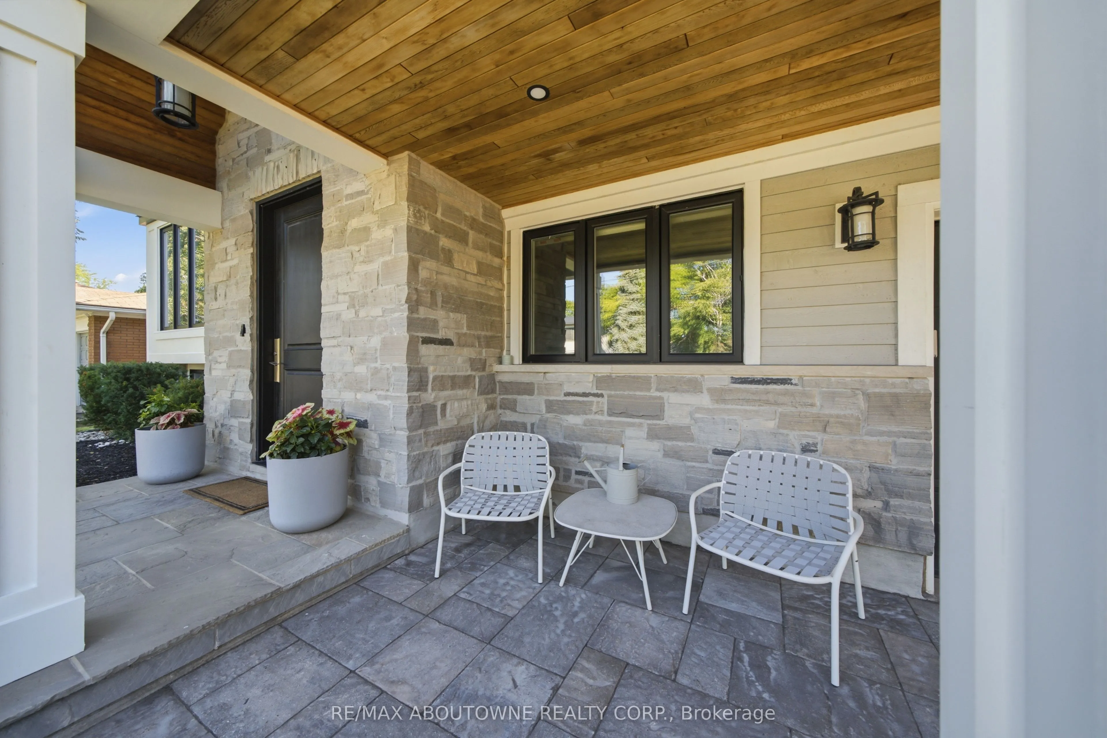 438 Southland Crescent