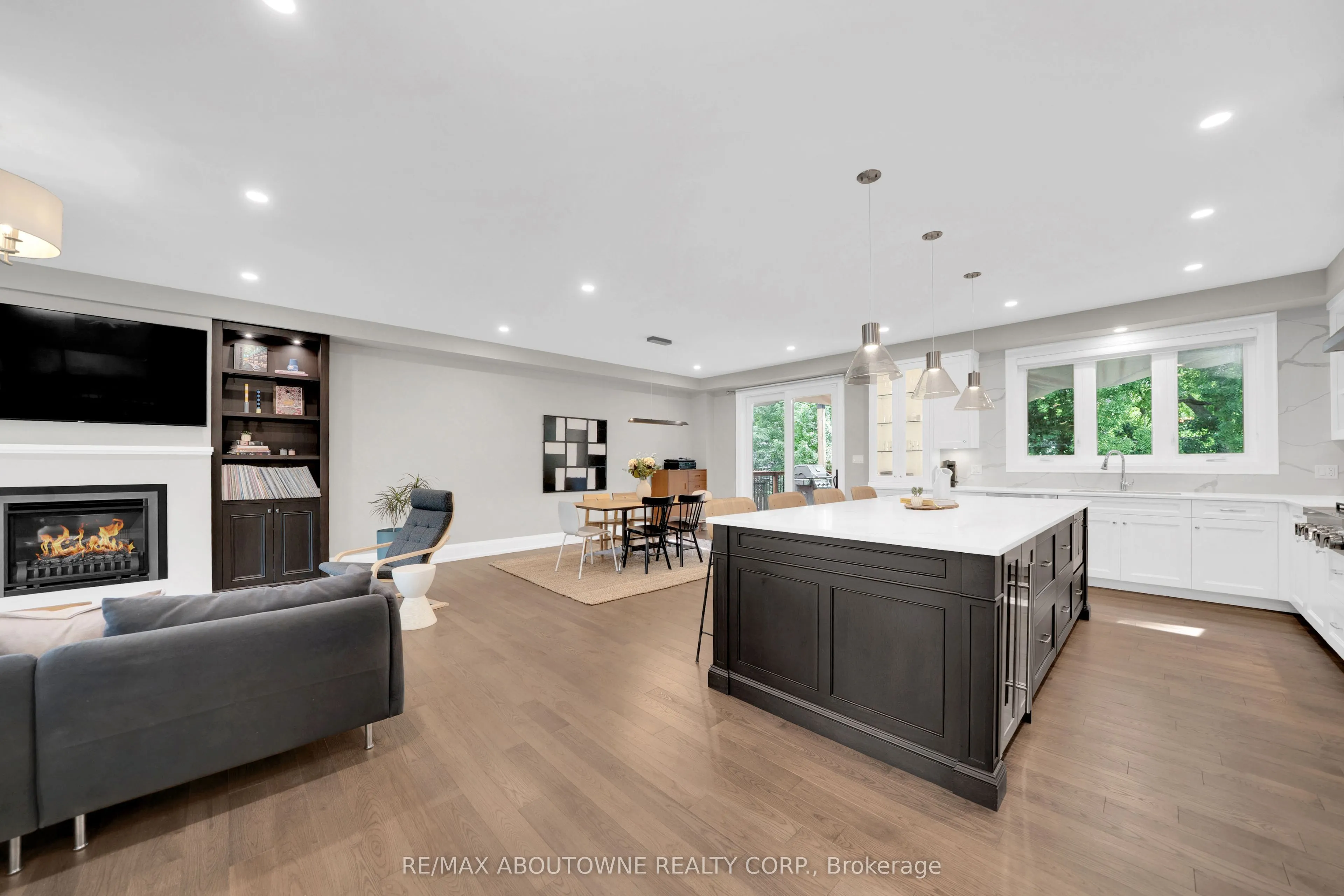 438 Southland Crescent