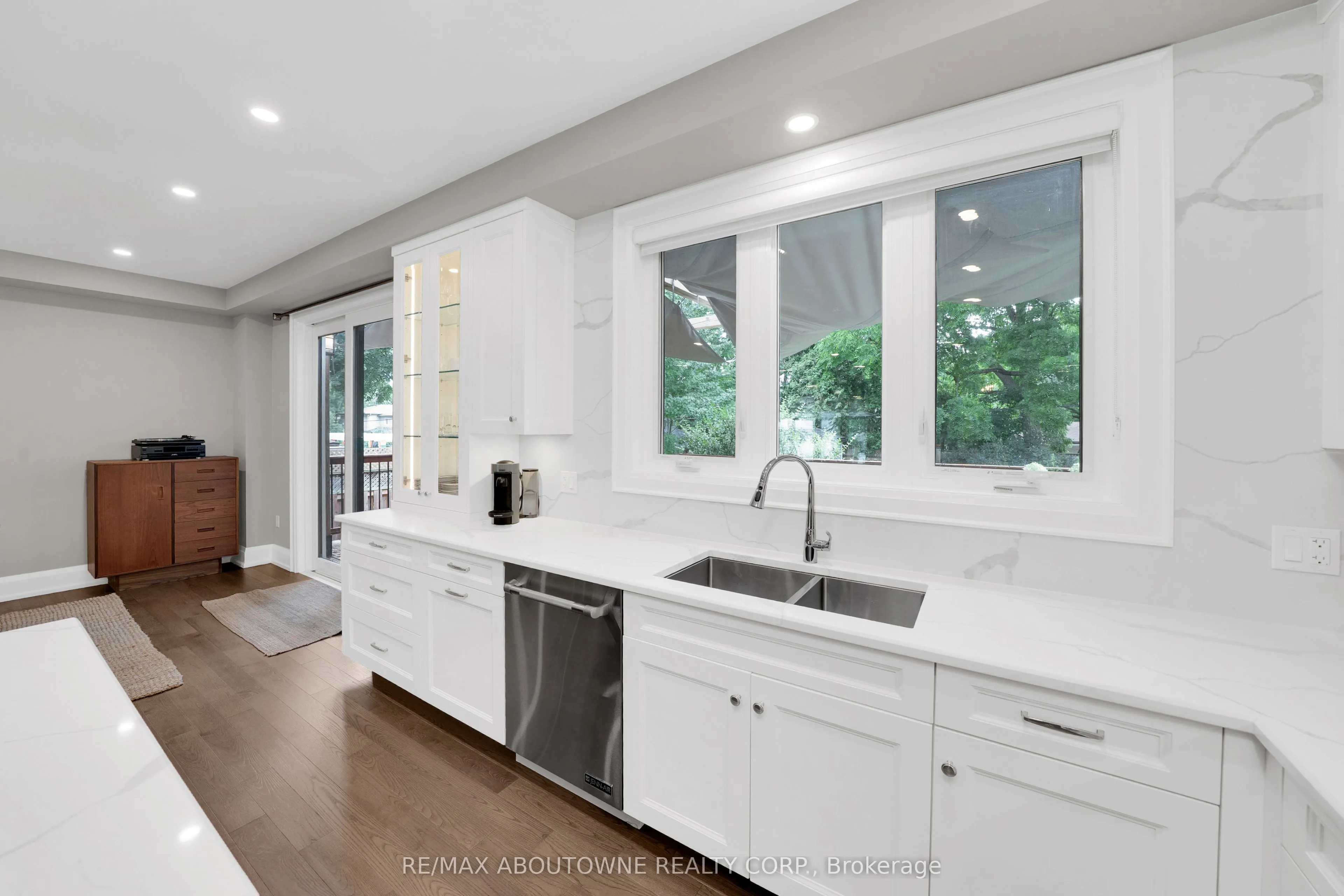 438 Southland Crescent