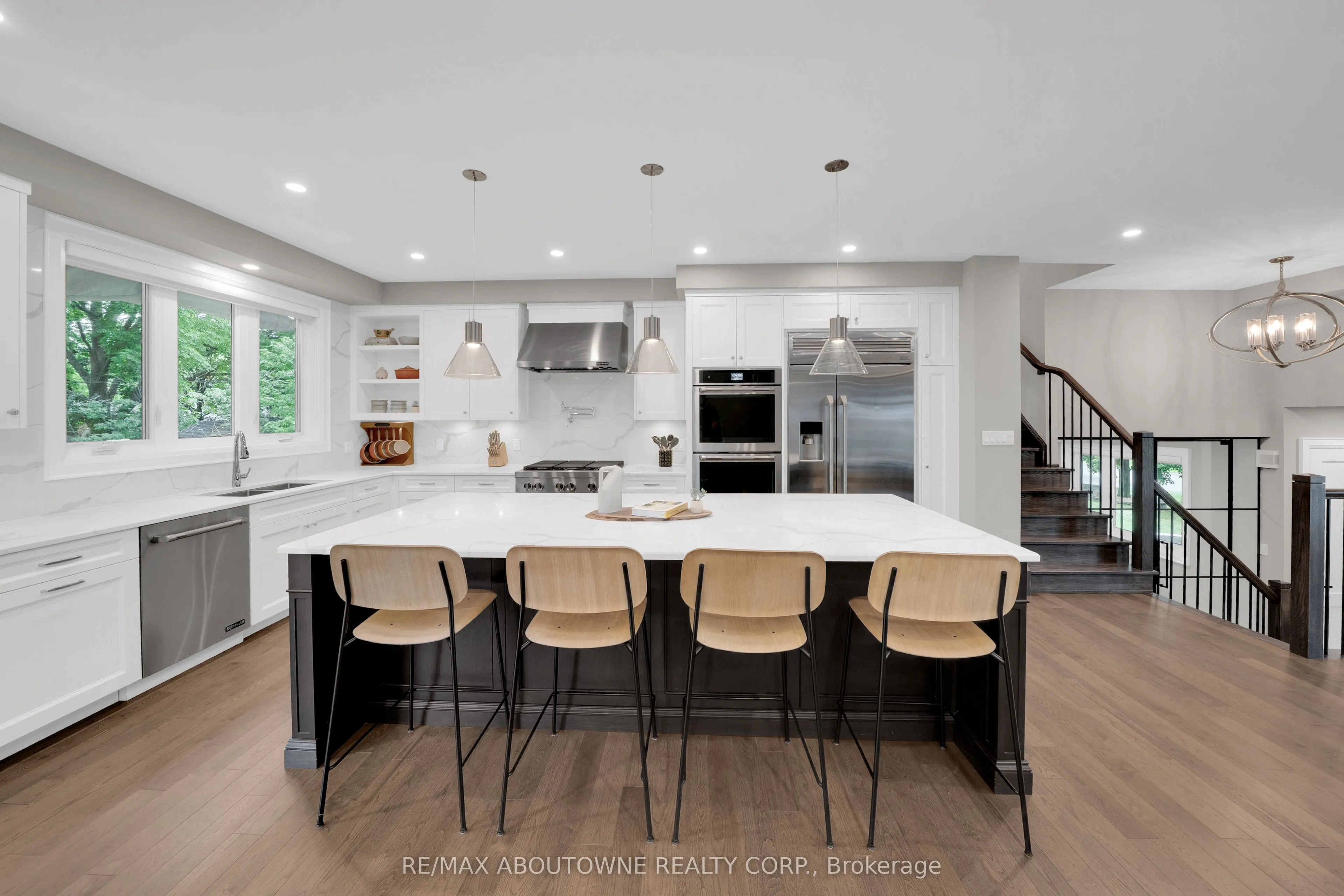 438 Southland Crescent