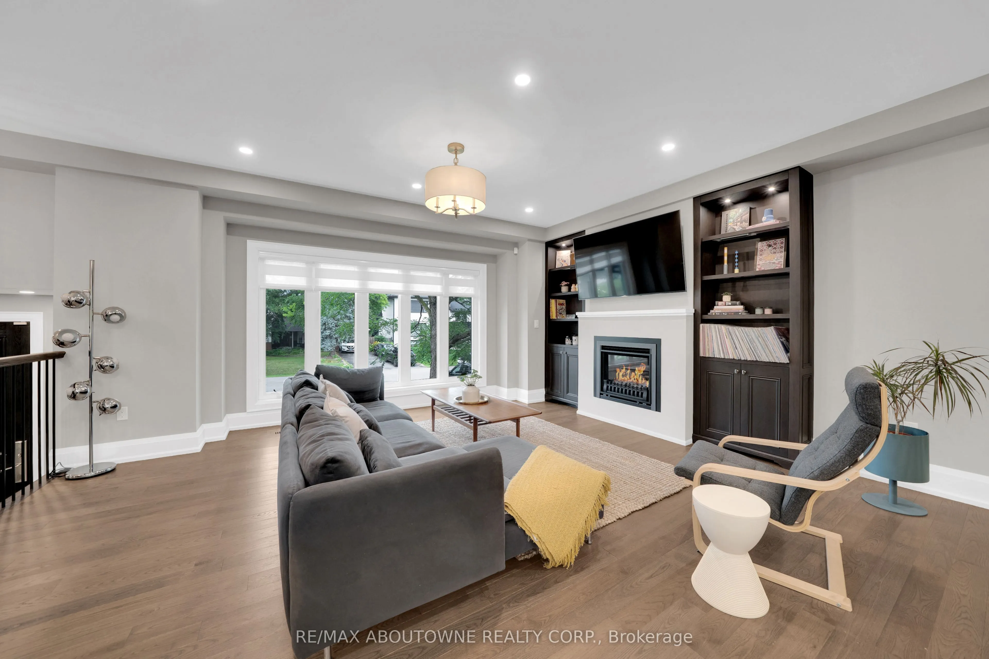 438 Southland Crescent