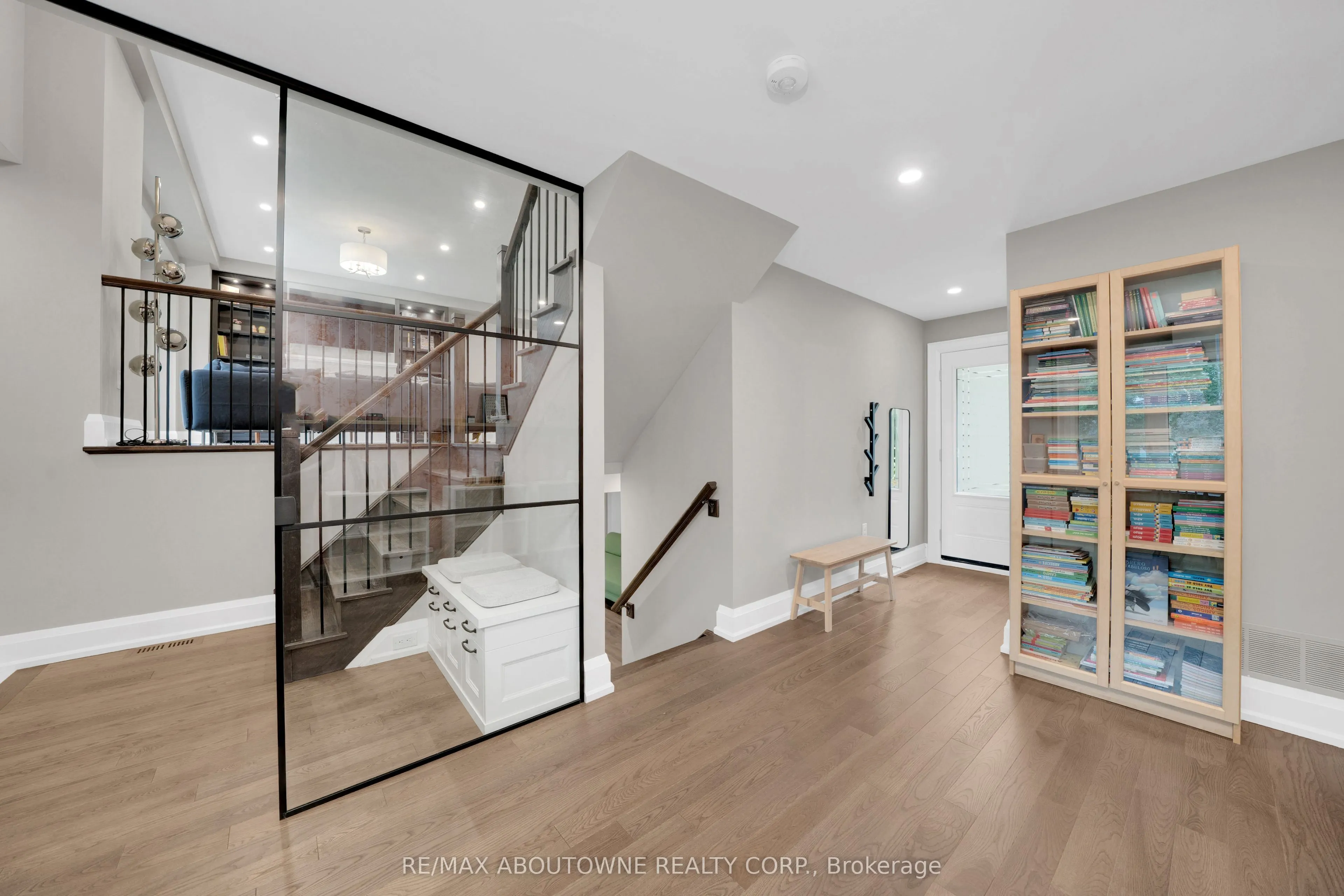 438 Southland Crescent