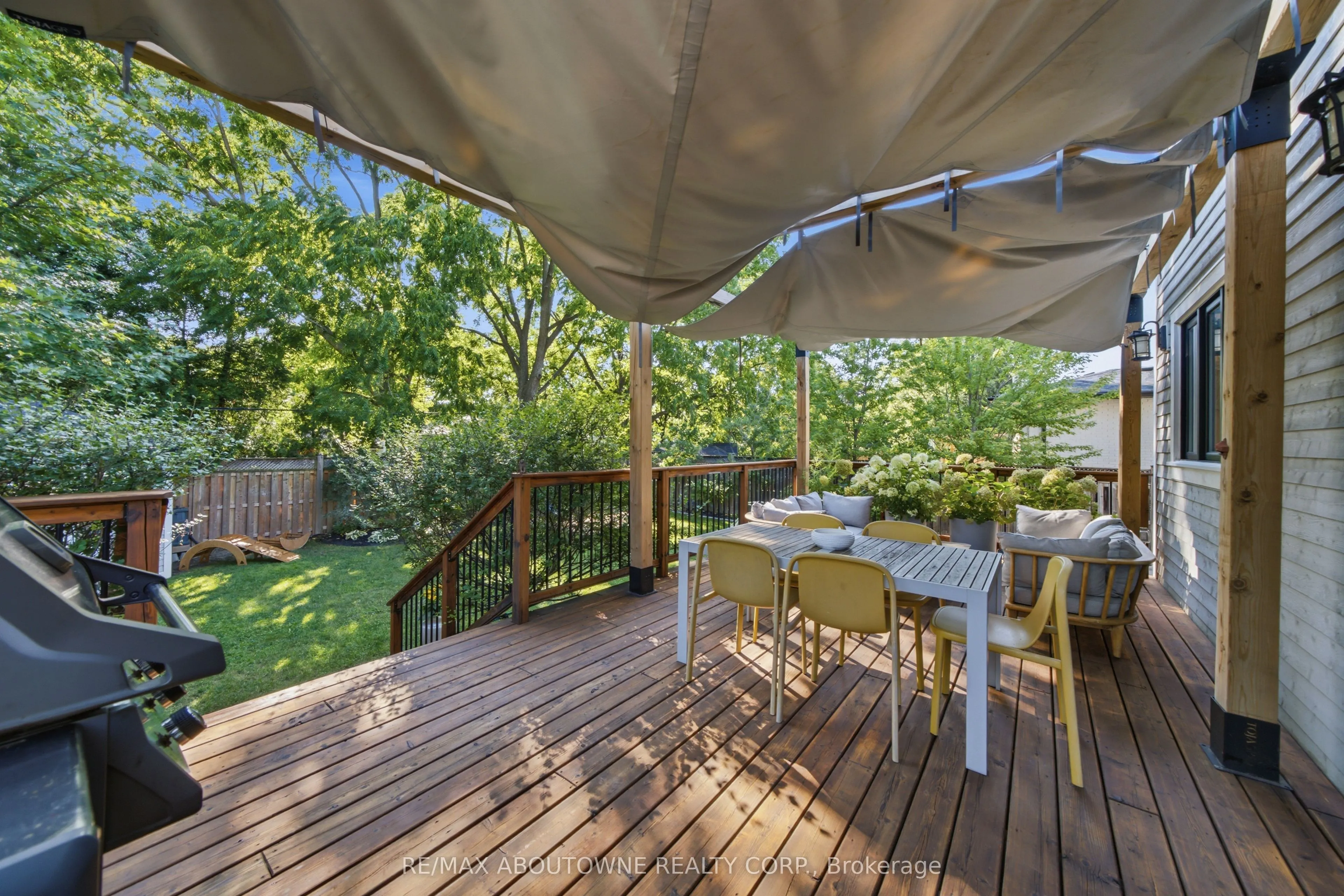 438 Southland Crescent
