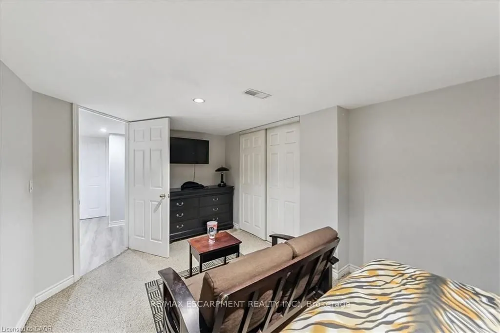 52 Mistycreek Crescent